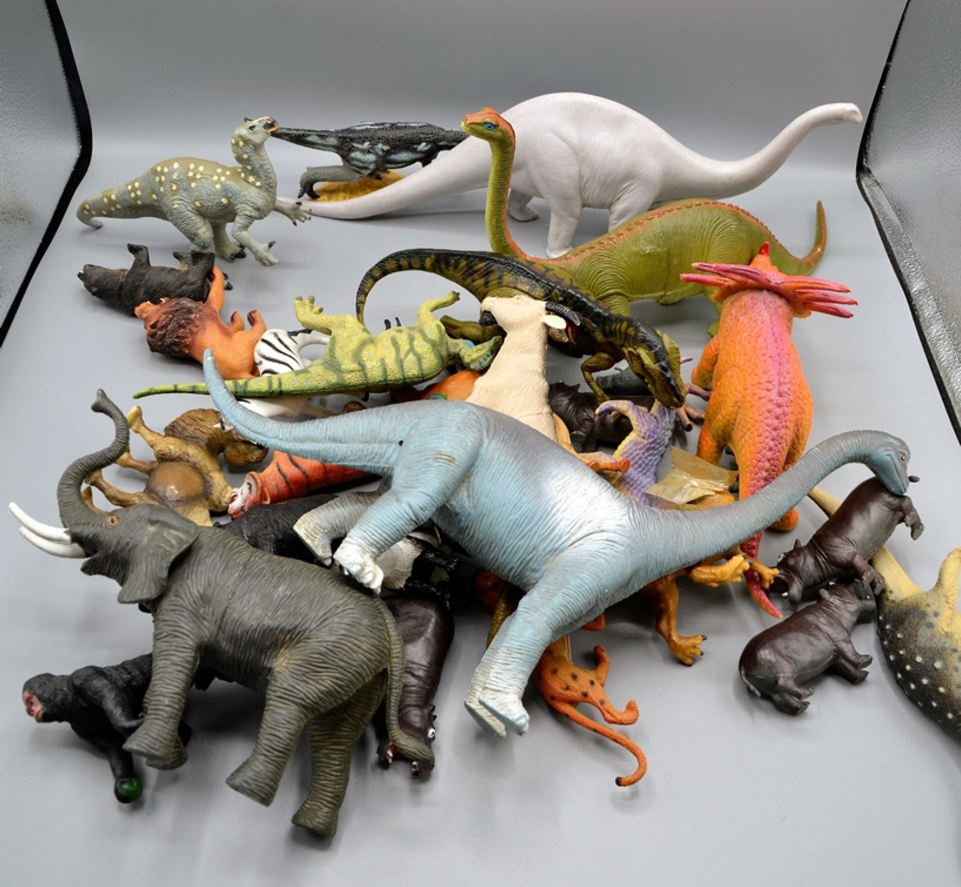 Spielzeugfiguren Spielzeugtiere Dinosaurier etc. Konvolut ca. 4,7 kg, darunter viele Dinosaurier, b - Bild 3 aus 3