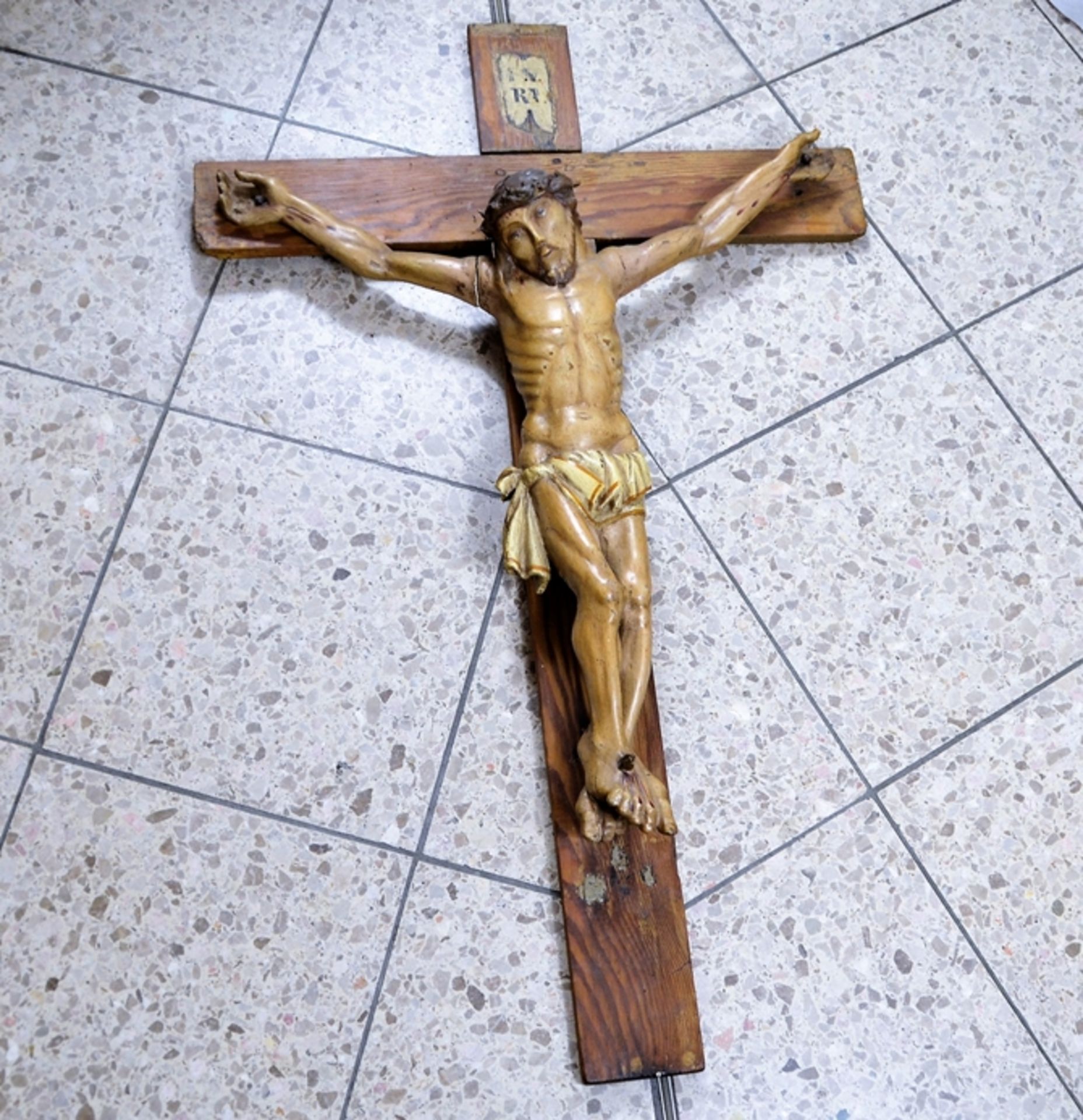 Kruzifix Christus Schnitzfigur 19 Jhdt. bäuerliche Volkskunst ca. 93 cm, Finger li. Hand beschädigt