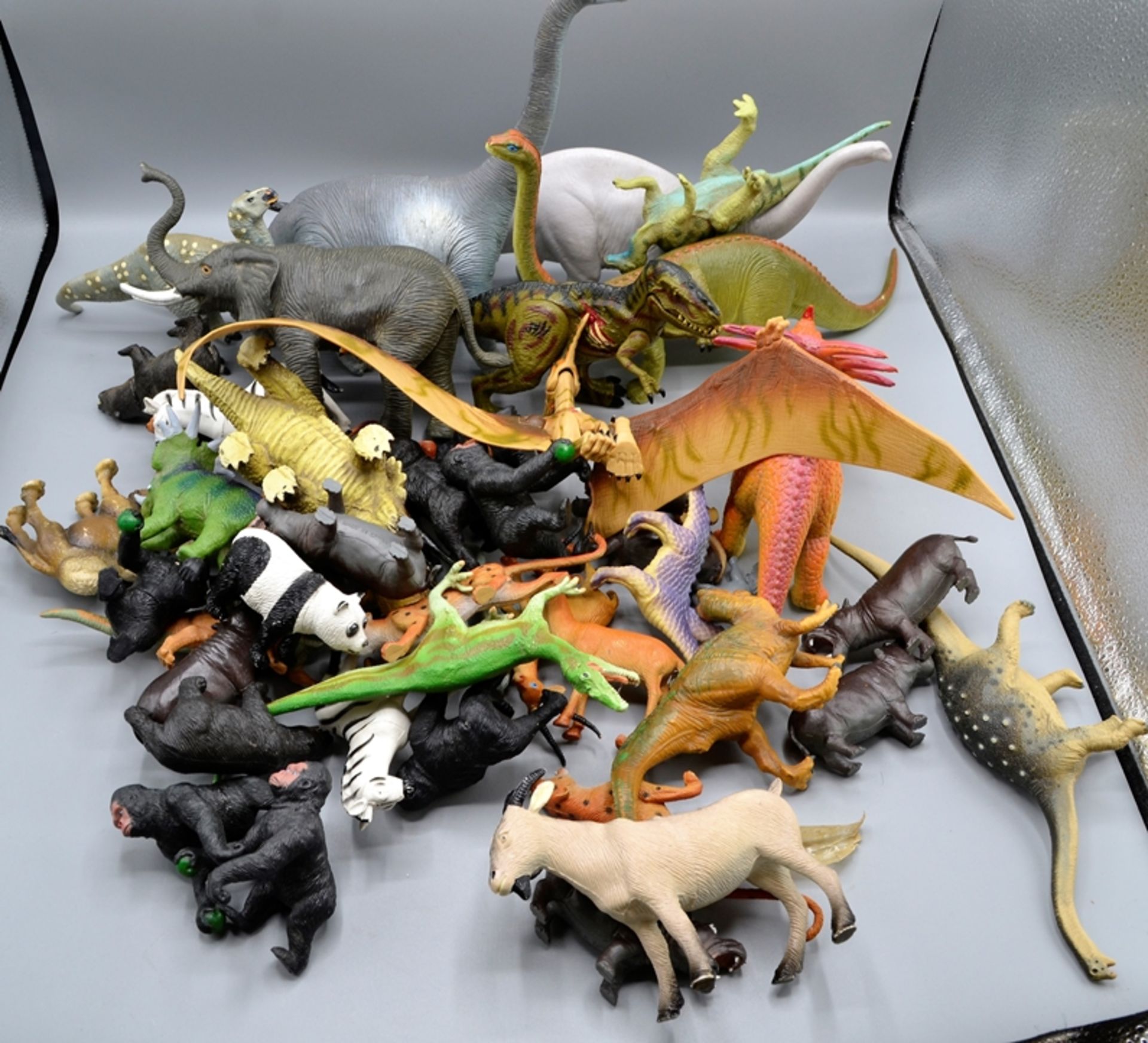 Spielzeugfiguren Spielzeugtiere Dinosaurier etc. Konvolut ca. 4,7 kg, darunter viele Dinosaurier, b - Bild 2 aus 3