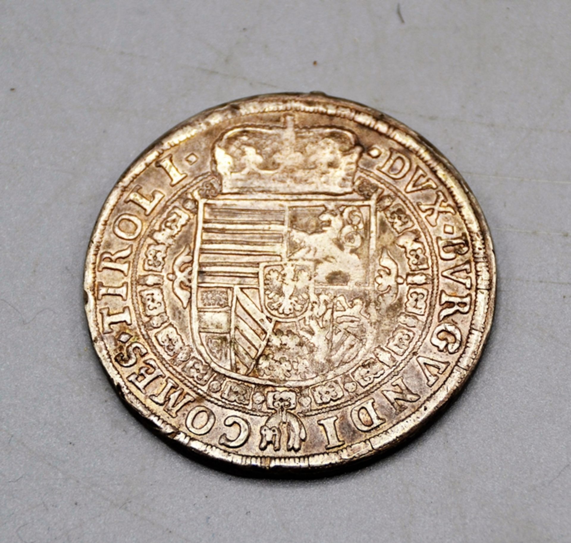 1 Taler 1632 Leopold V Habsburg Österreich, minimale Henkelspur, 28,5 g - Bild 2 aus 2