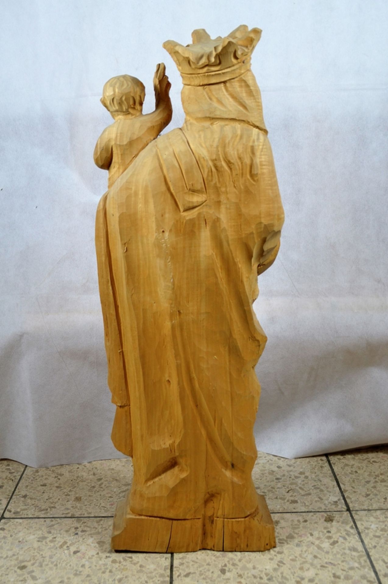 Madonna Muttergottes Schnitzfigur gotischer Stil 20 Jhdt. ca. 80 cm - Image 3 of 3