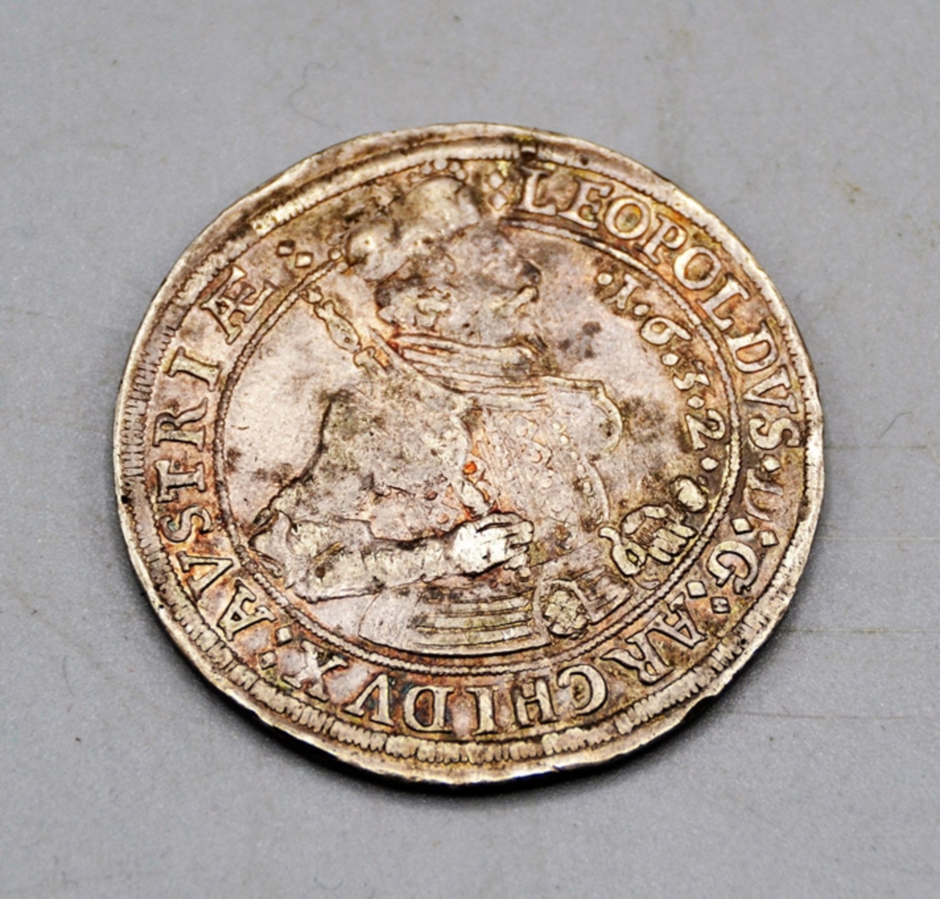 1 Taler 1632 Leopold V Habsburg Österreich, minimale Henkelspur, 28,5 g