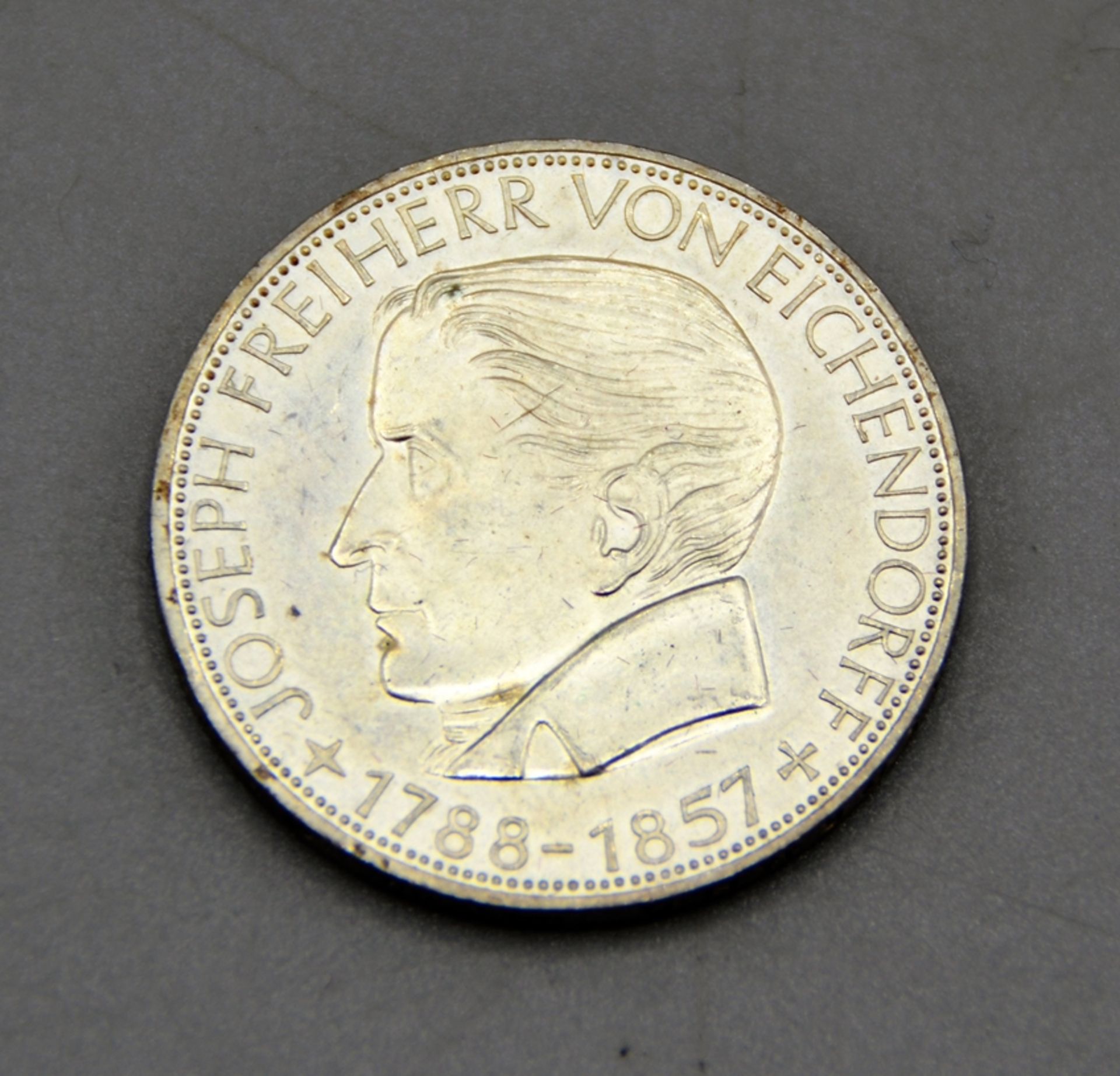 5 DM 1957 J Joseph Freiherr von Eichendorff Gedenkmünze Silber, minimaler Randfehler (kaum sichtbar