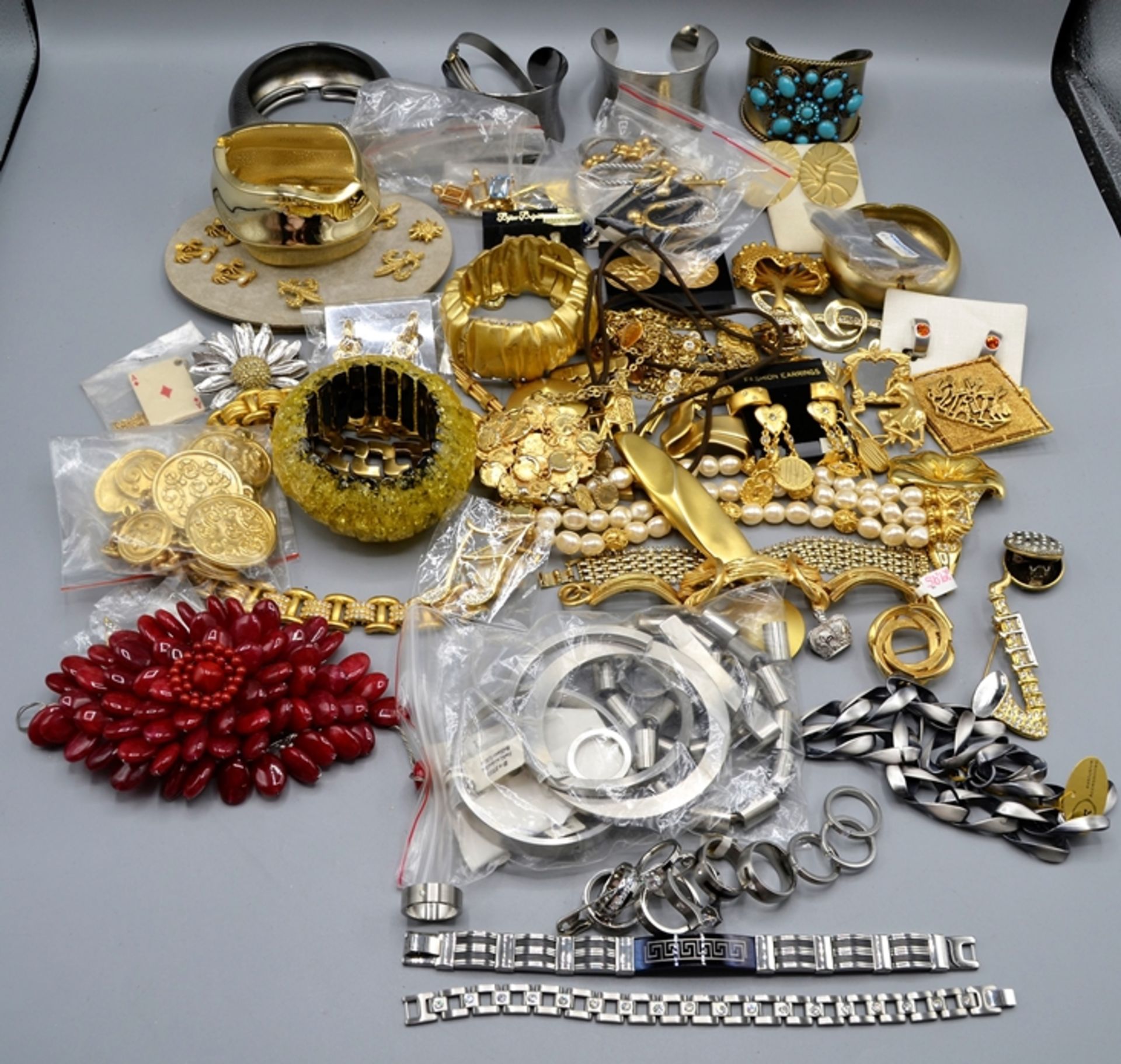 Edelstahl Schmuck Modeschmuck goldfarben hochwertig etc. Konvolut ca. 2,7 kg, viele unbenutzte St.,