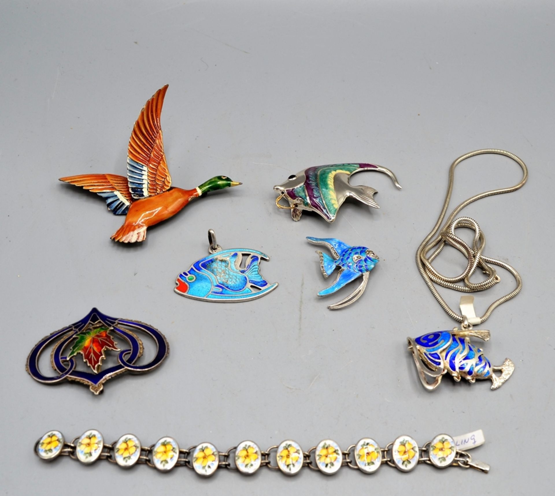 Emaille Silberschmuck Fische Ente etc. Konvolut 7 St., darunter sehr schöne massive Sterling Enten - Image 2 of 2