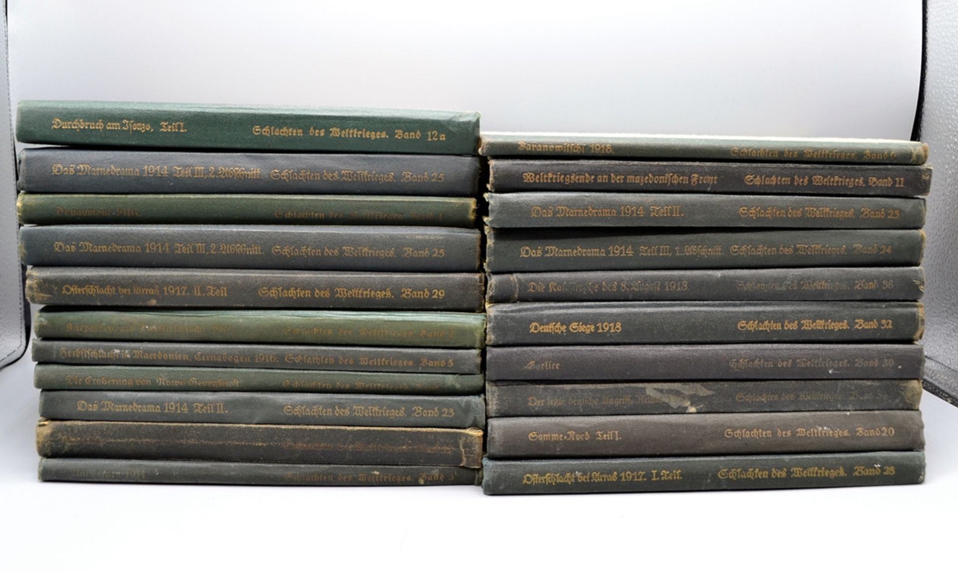 Reichsarchiv Bücher Schlachten des Weltkrieges WKI Sammlung 52 St., weder auf Vollständigkeit noch - Image 2 of 4