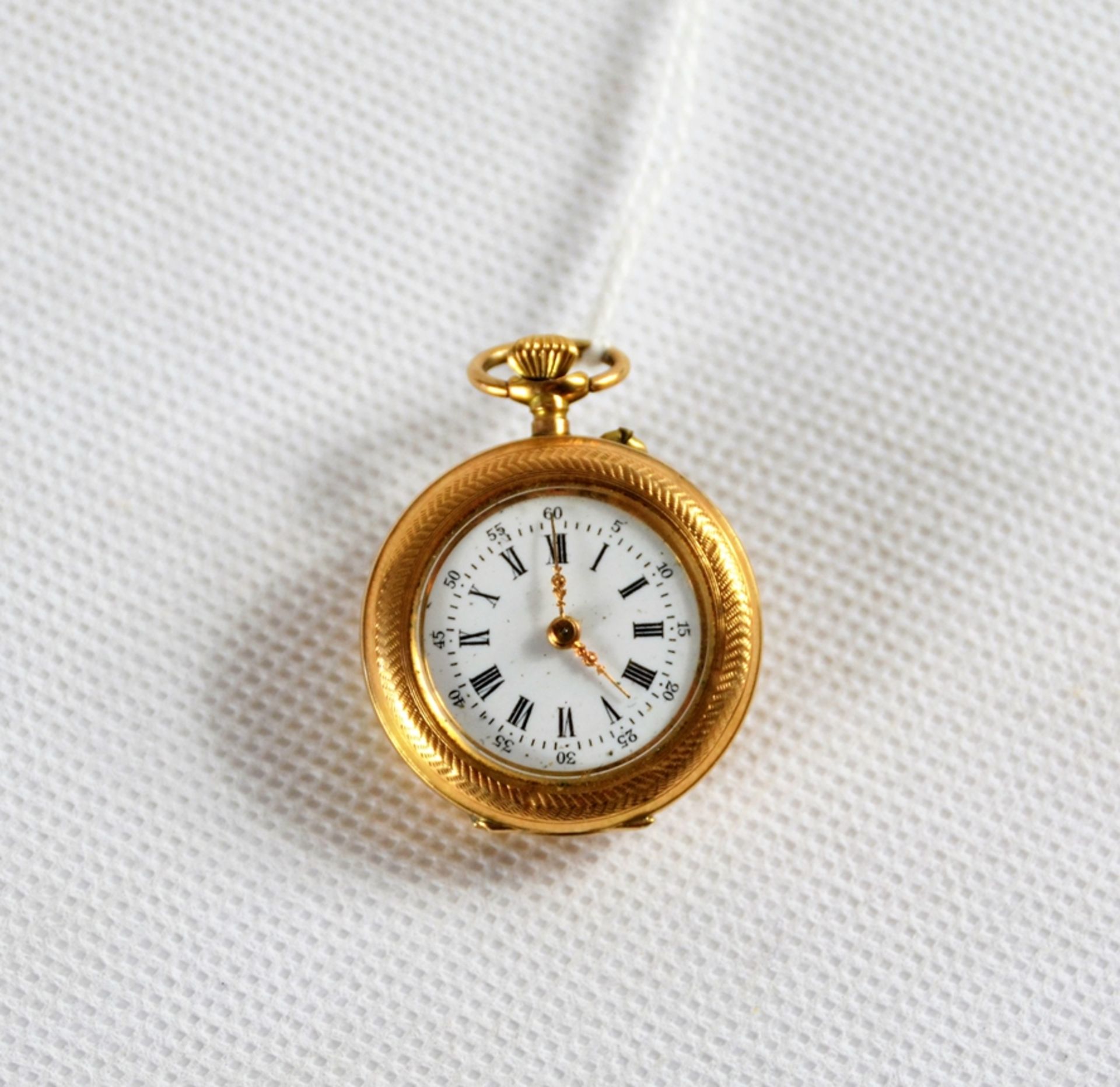 Damen Taschenuhr Gold 585, Ø ca. 2,7 cm, Staubdeckel Metall, die Uhr läuft nicht, kleine Dellen, Em