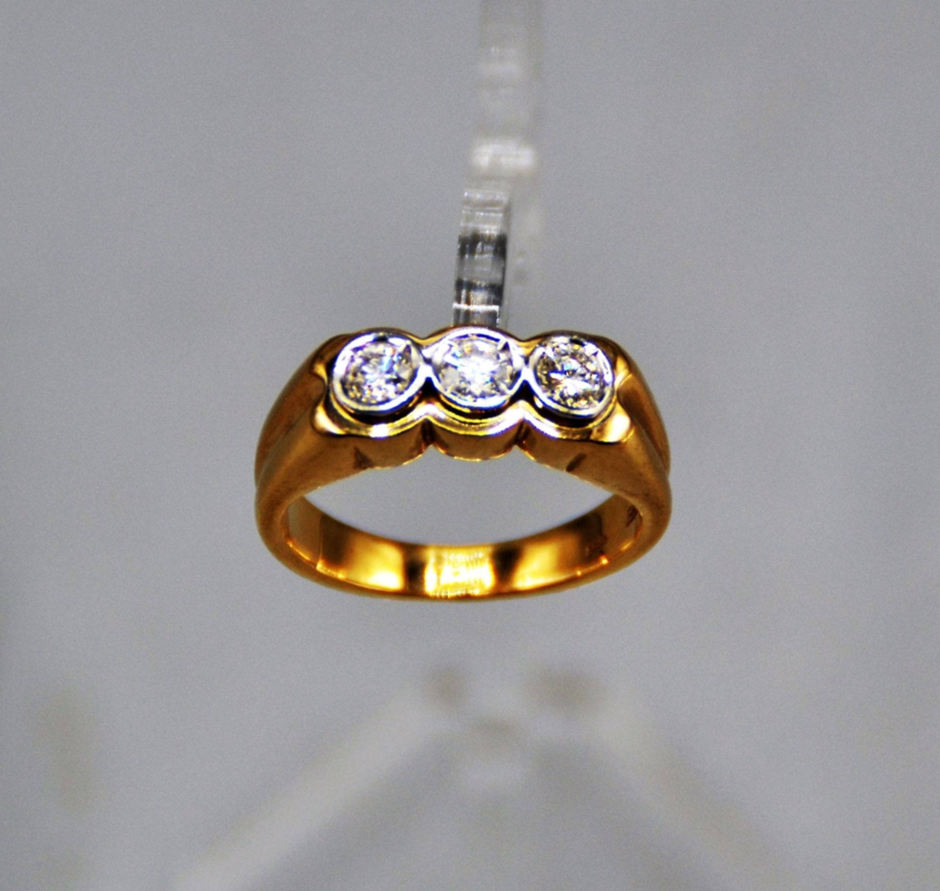 Brillantring Diamantring 3 Brillanten zus. ca. 0,6 ct 585 Gold, massive Goldschmiedearbeit, Ø 17 mm - Image 2 of 7