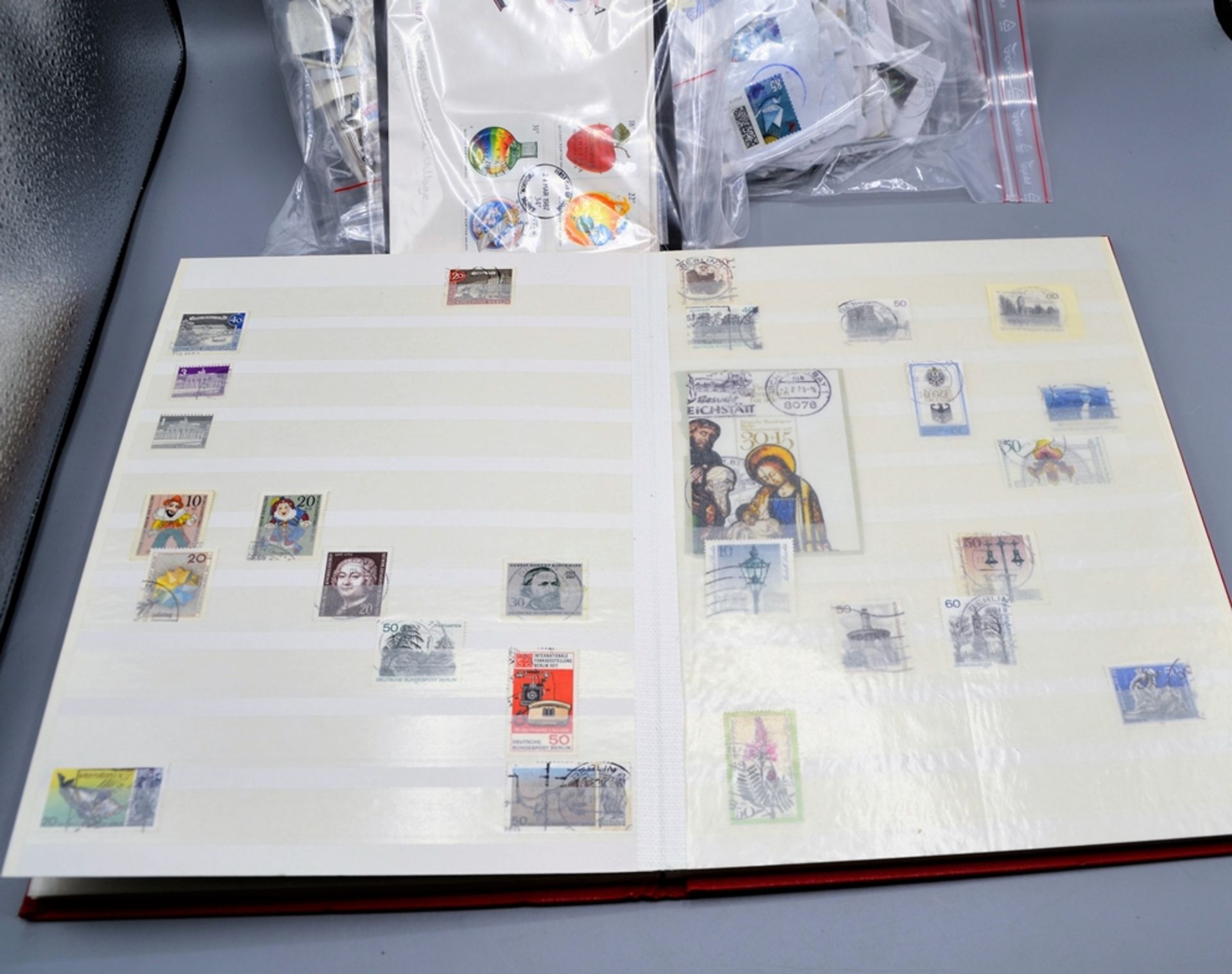 Briefmarkensammlung Briefmarkenkataloge lose Briefmarken, 3 Alben mit Briefmarken Deutschland Welt - Image 6 of 13