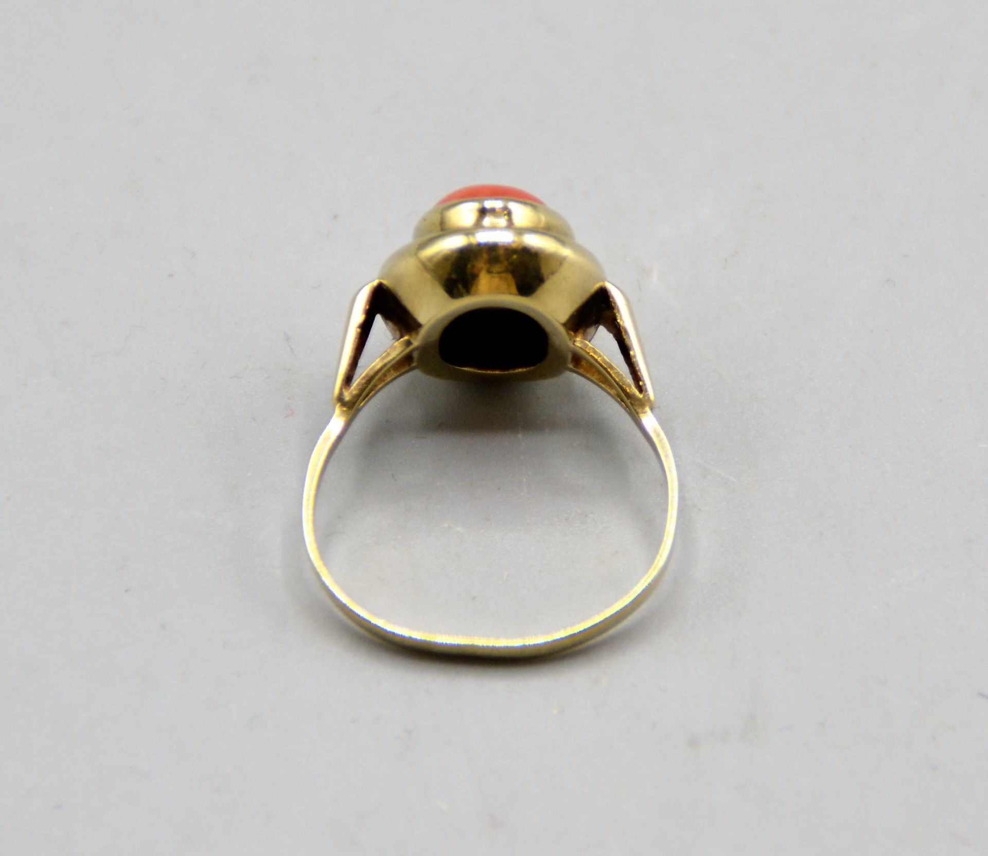 Korallenring 333 Gold, Ø 18 mm, 2,6 g, Ringkopf ca. 17,3 mm - Image 3 of 3