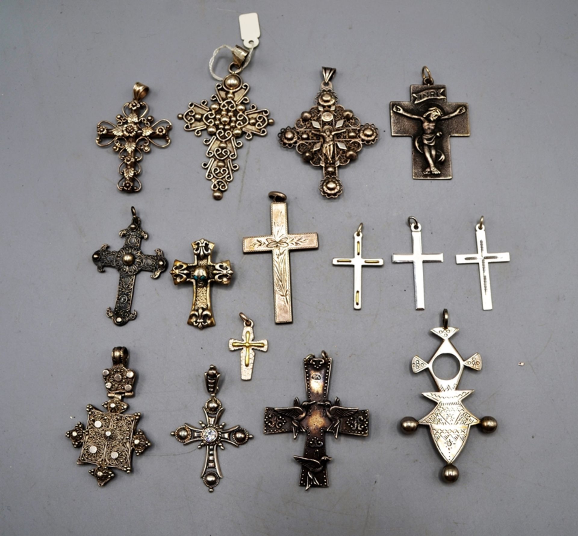 Kreuze Silber Anhänger Konvolut ca. 15 St., die meisten gepunzt, zus. 158 g, max. 1-2 St. unedel mö