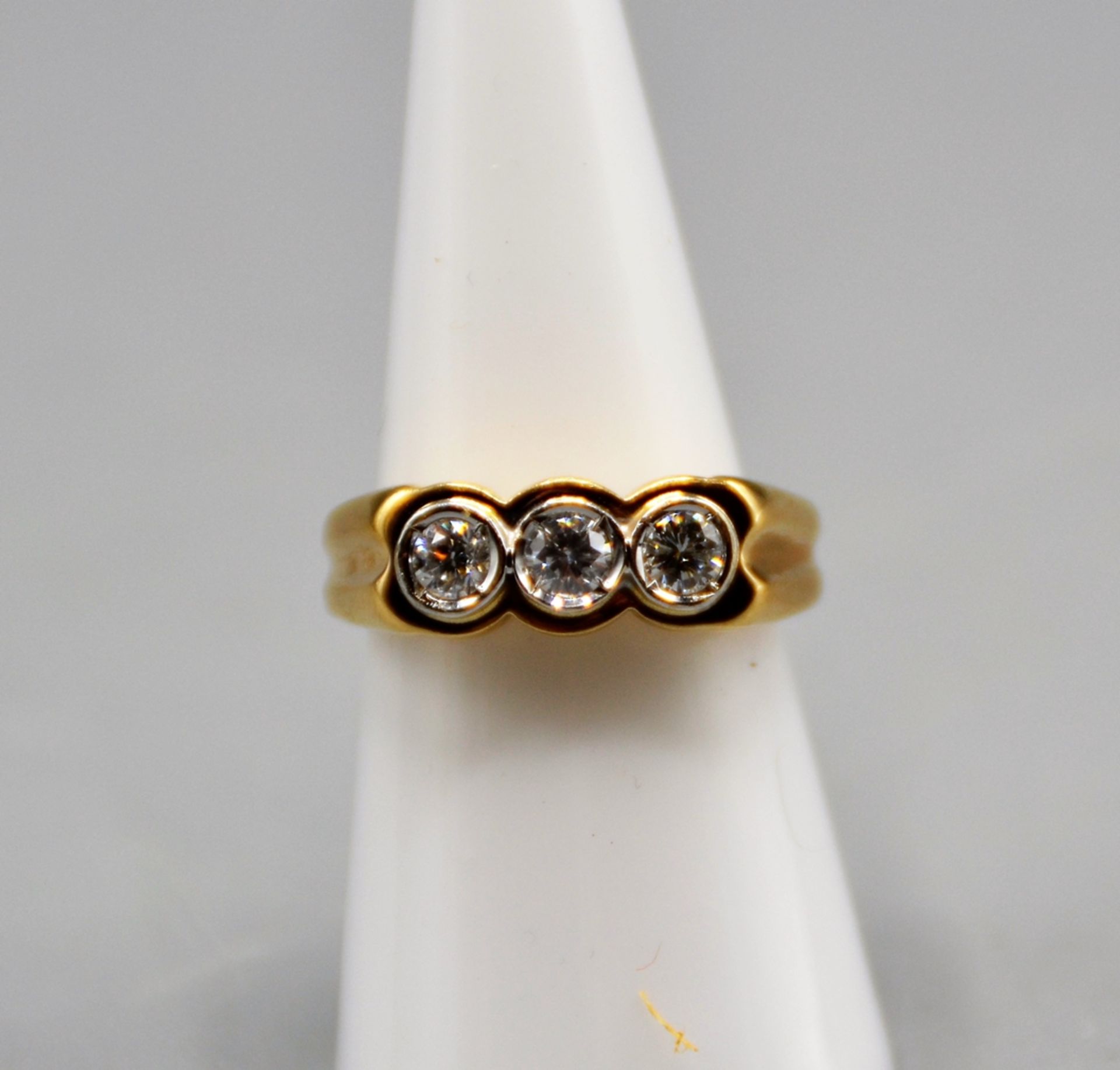 Brillantring Diamantring 3 Brillanten zus. ca. 0,6 ct 585 Gold, massive Goldschmiedearbeit, Ø 17 mm - Image 5 of 7