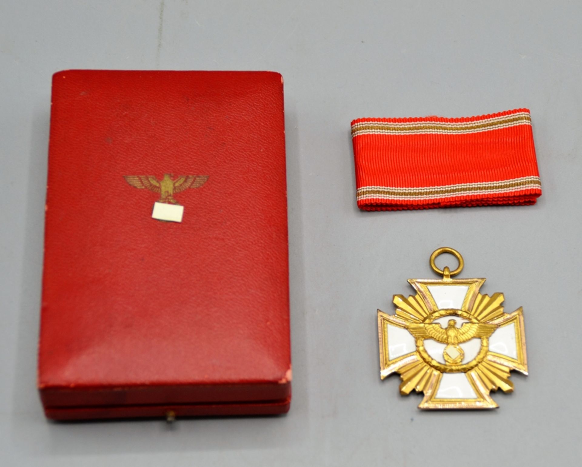 NSDAP Dienstauszeichnung in Gold 3. Stufe mit Band u. Etui, Hersteller 19 im Ring für Wilhelm Deume