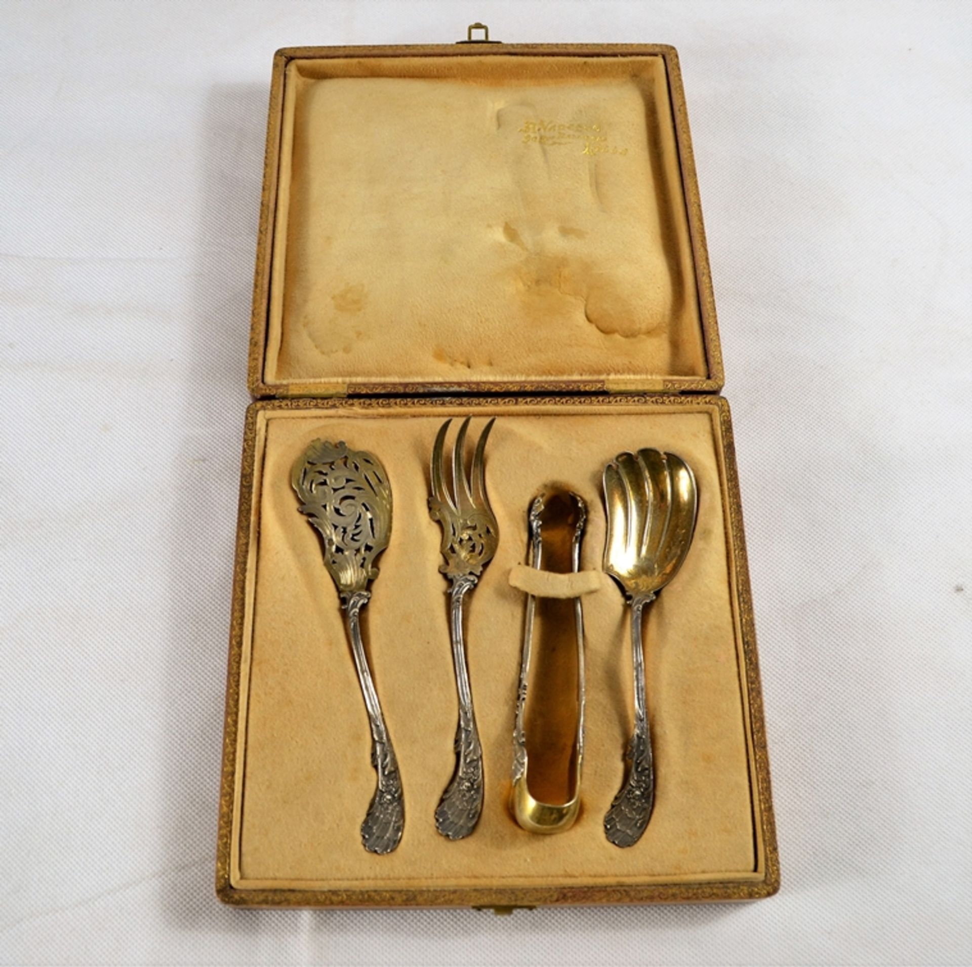 Vorlege Garnitur wohl Pralinen Silber 950 Frankreich um 1900, 4-teilig, ziseliert tlw. vergoldet, M