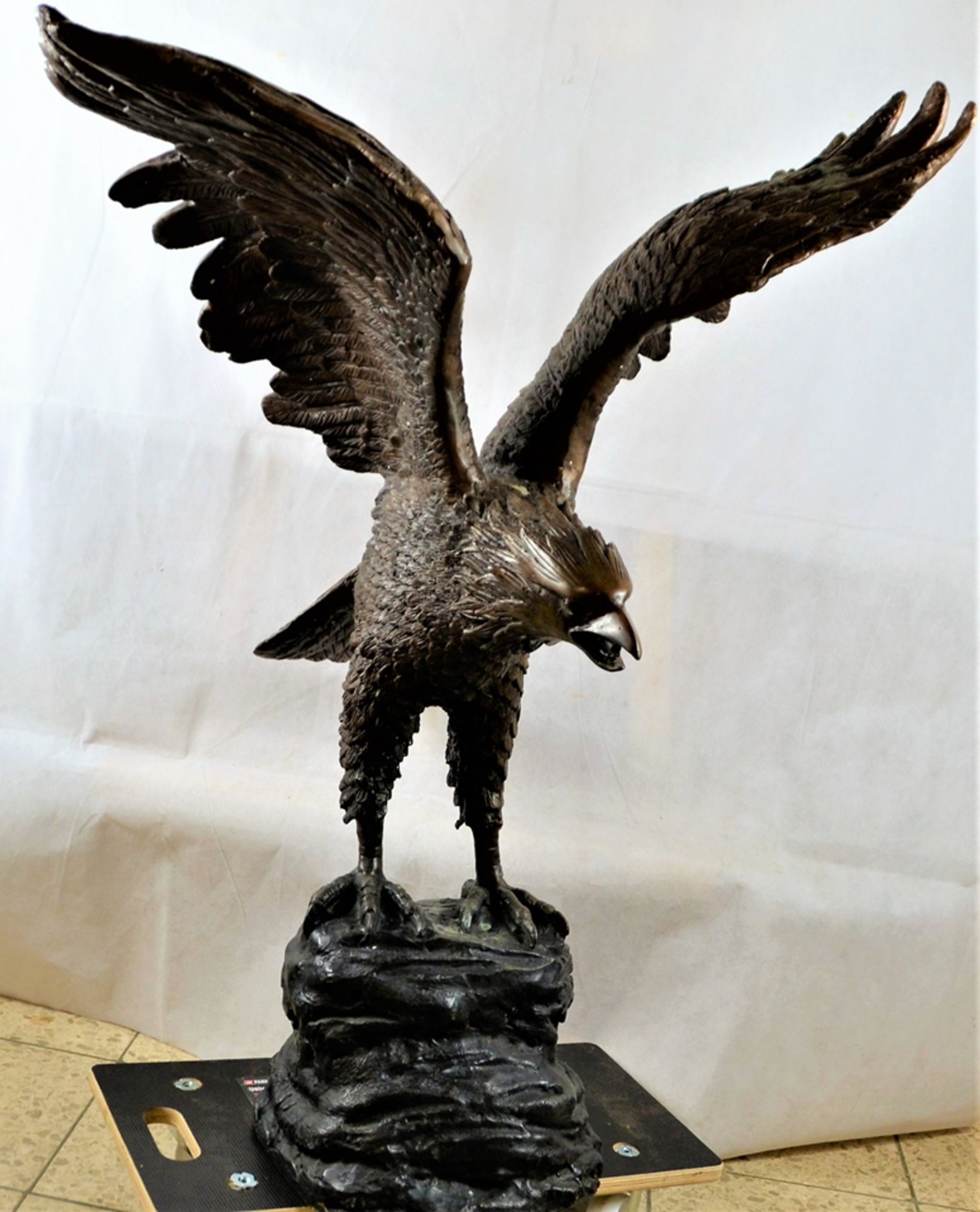 Brunnenfigur Bronzefigur Adler groß 20 Jhdt., große schwere Adler Bronzeskulptur Brunnenfigur (inne