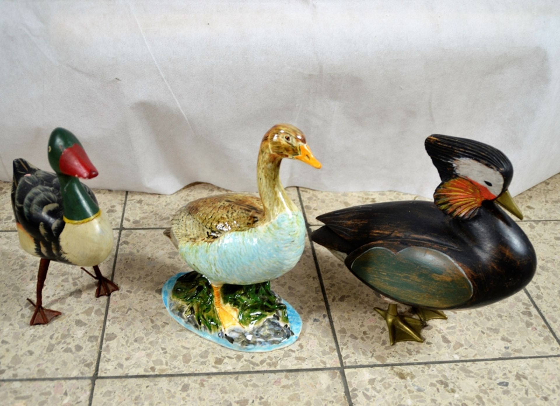 Enten Hühner Keramik Holz Konvolut 5-teilig, 3 x Keramik, 2 x Holz, ca. 20 - 31 cm - Bild 3 aus 3