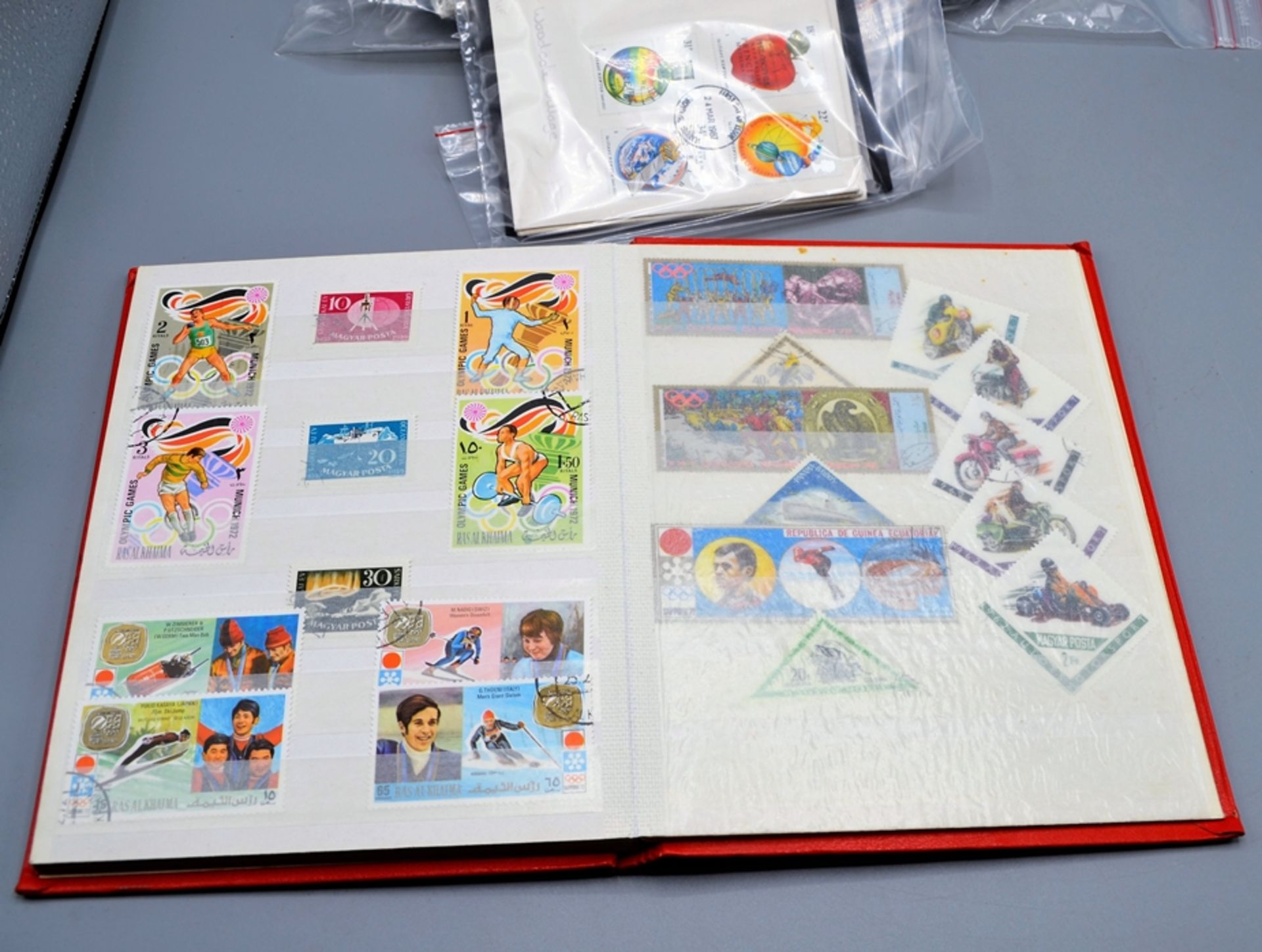 Briefmarkensammlung Briefmarkenkataloge lose Briefmarken, 3 Alben mit Briefmarken Deutschland Welt - Image 11 of 13
