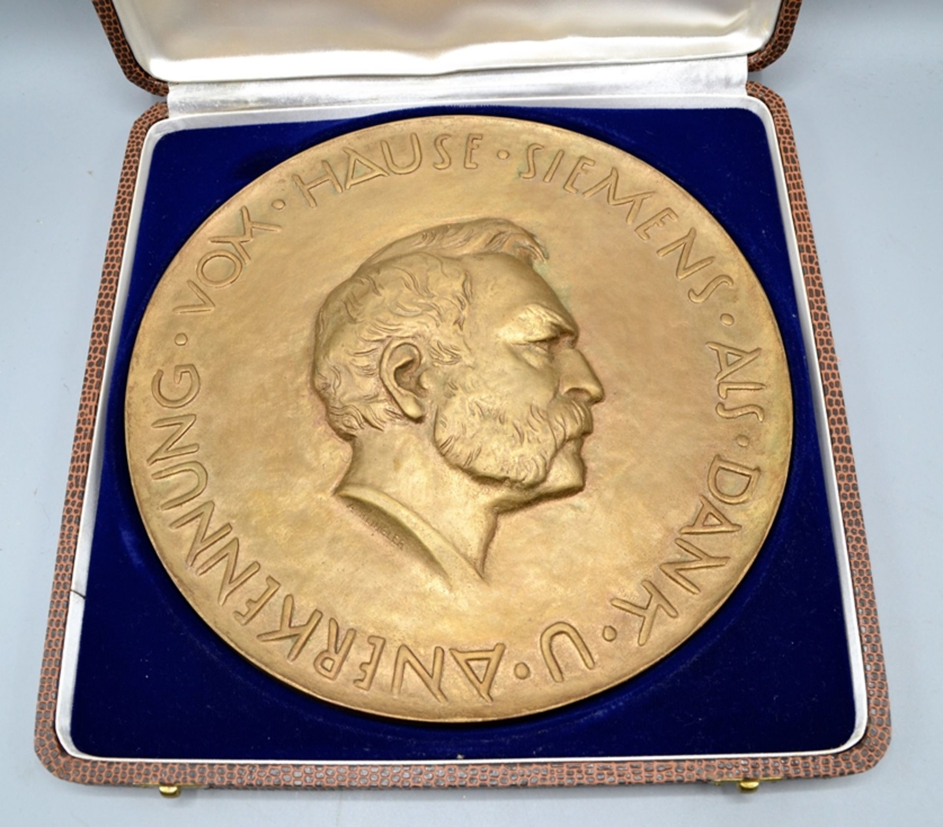 Siemens Bronzemedaille groß mit Schatulle, Inschrift "Vom Haus Siemens als Dank u. Anerkennung" Med - Bild 2 aus 2