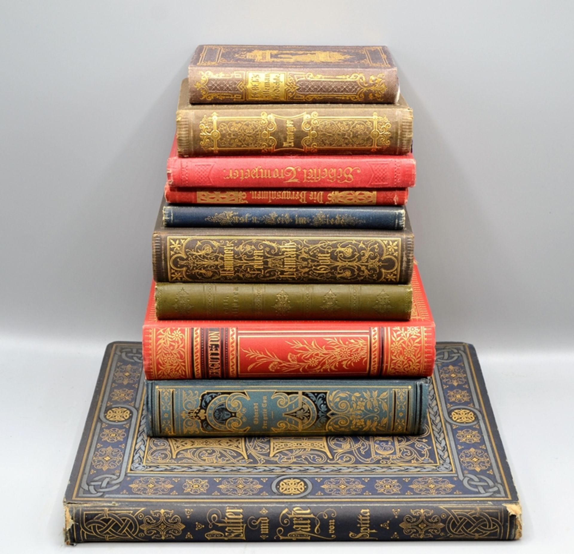 Bücher dekorativ Konvolut 10 St. um 1900, versch. Inhalt, schöne goldgeprägte Einbände, gepflegte E