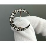 AN ANTIQUE DIAMOND HORSE SHOE BROACH, Weight: 4.76gms