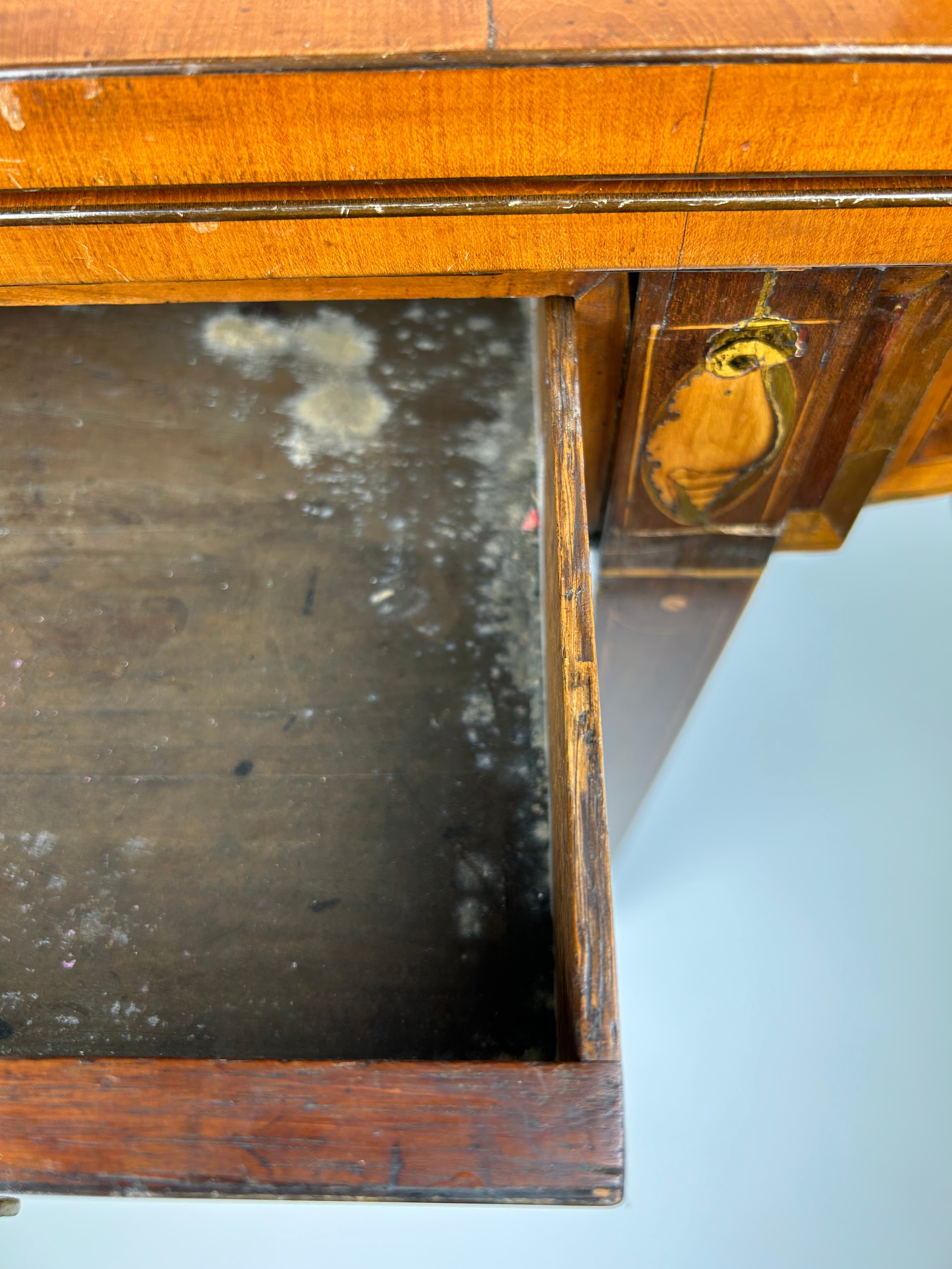 A SHERATON DESIGN GEORGE III TEA TABLE, late 18th century rosewood cross banded with satinwood shell - Image 6 of 7