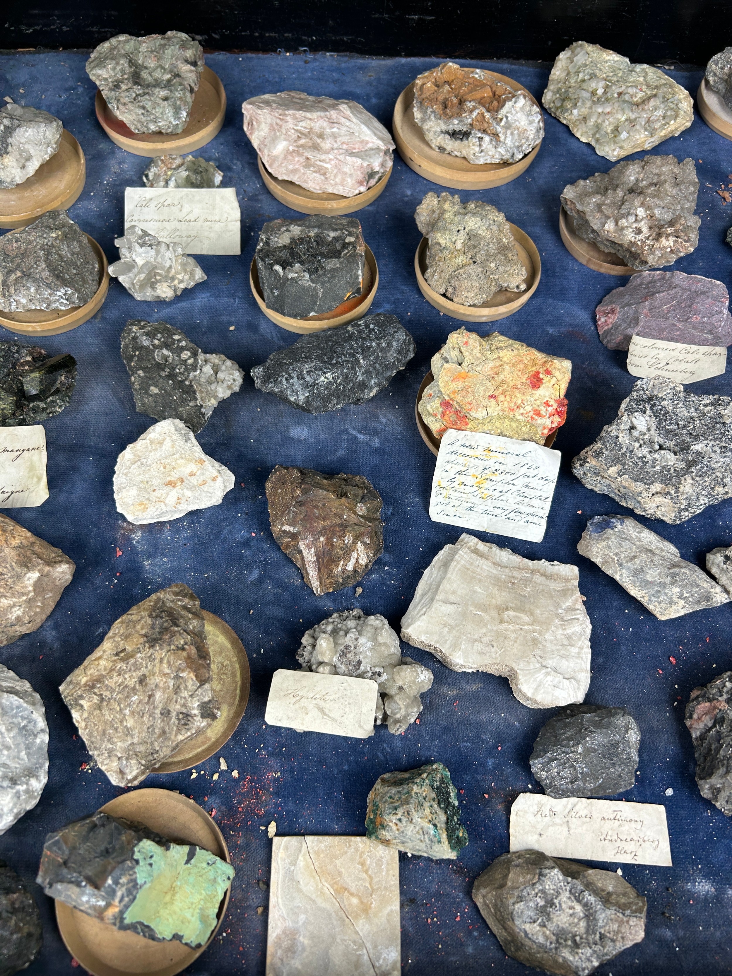 A RARE CABINET COLLECTION OF MINERALS CIRCA 1810-1860, including labels for some very important - Image 19 of 30