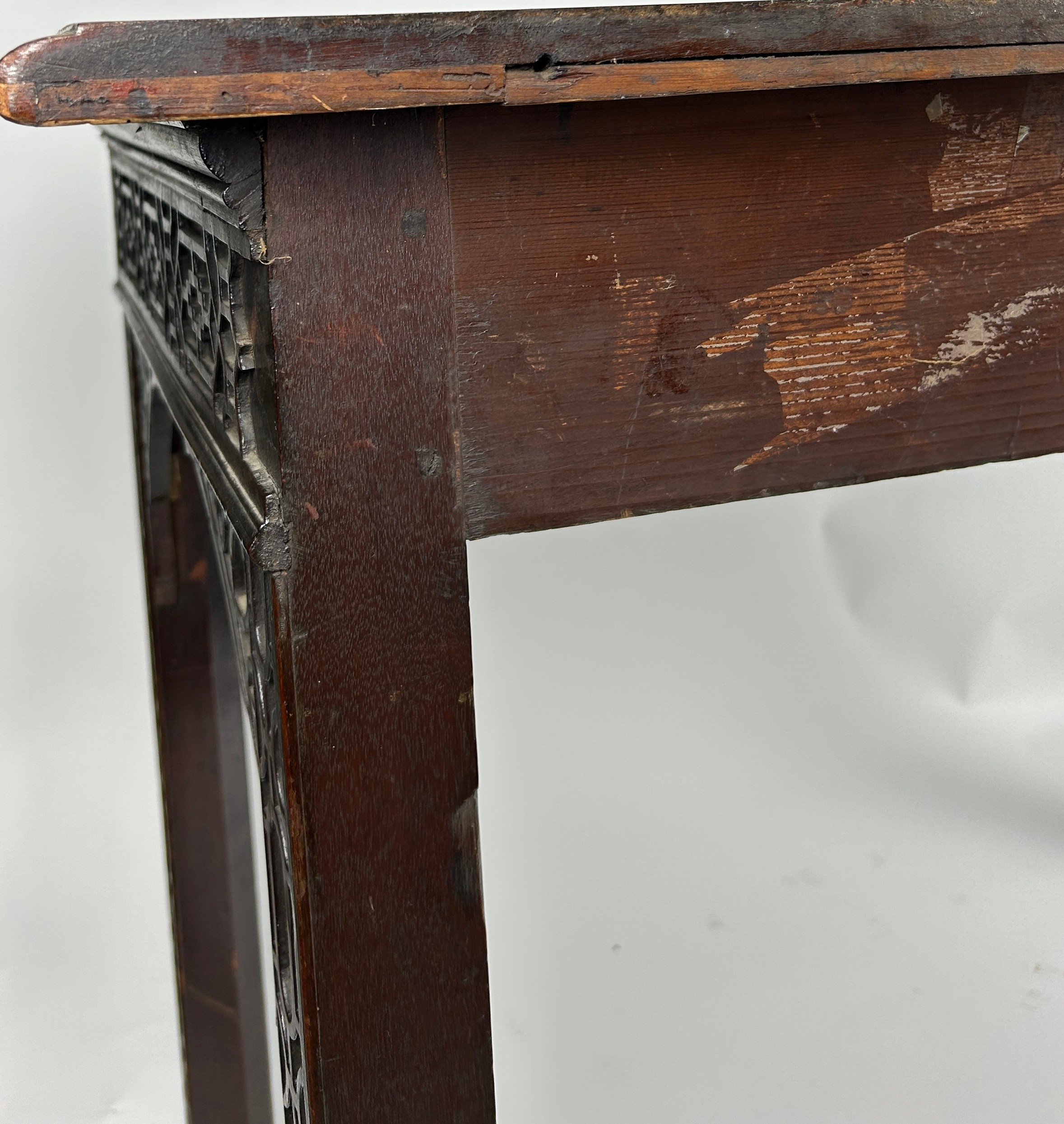 A GEORGE III SERVING TABLE CIRCA 1780 IN MANNER OF THOMAS CHIPPENDALE, Chinese gothic design with - Image 12 of 17