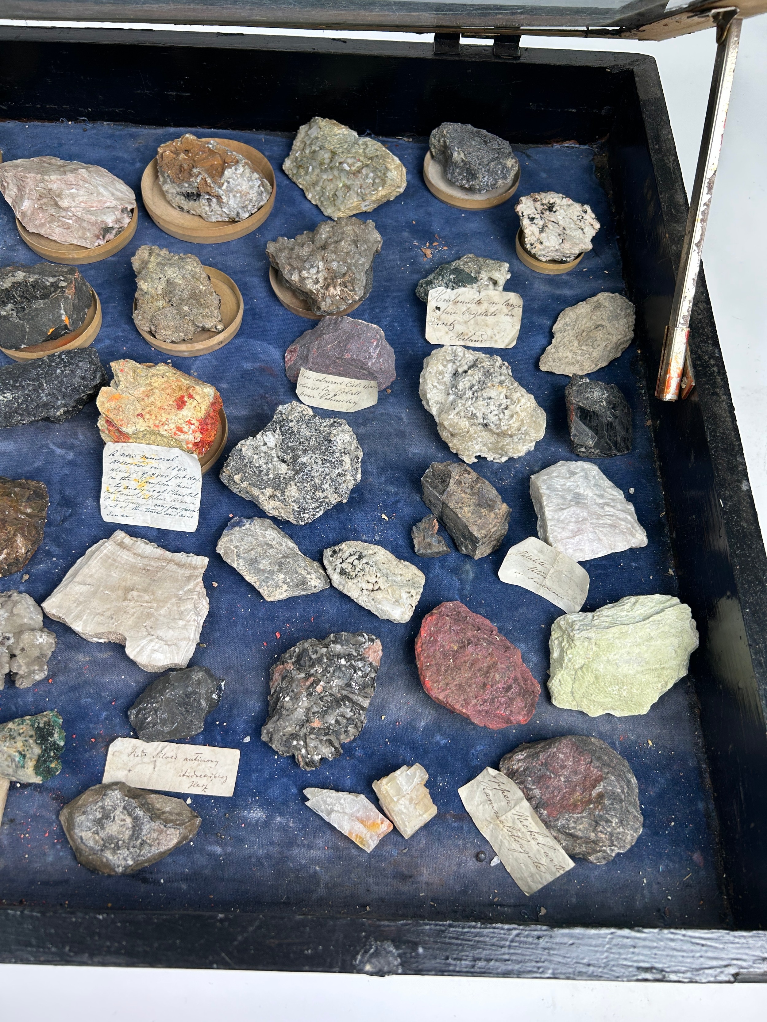 A RARE CABINET COLLECTION OF MINERALS CIRCA 1810-1860, including labels for some very important - Image 18 of 30