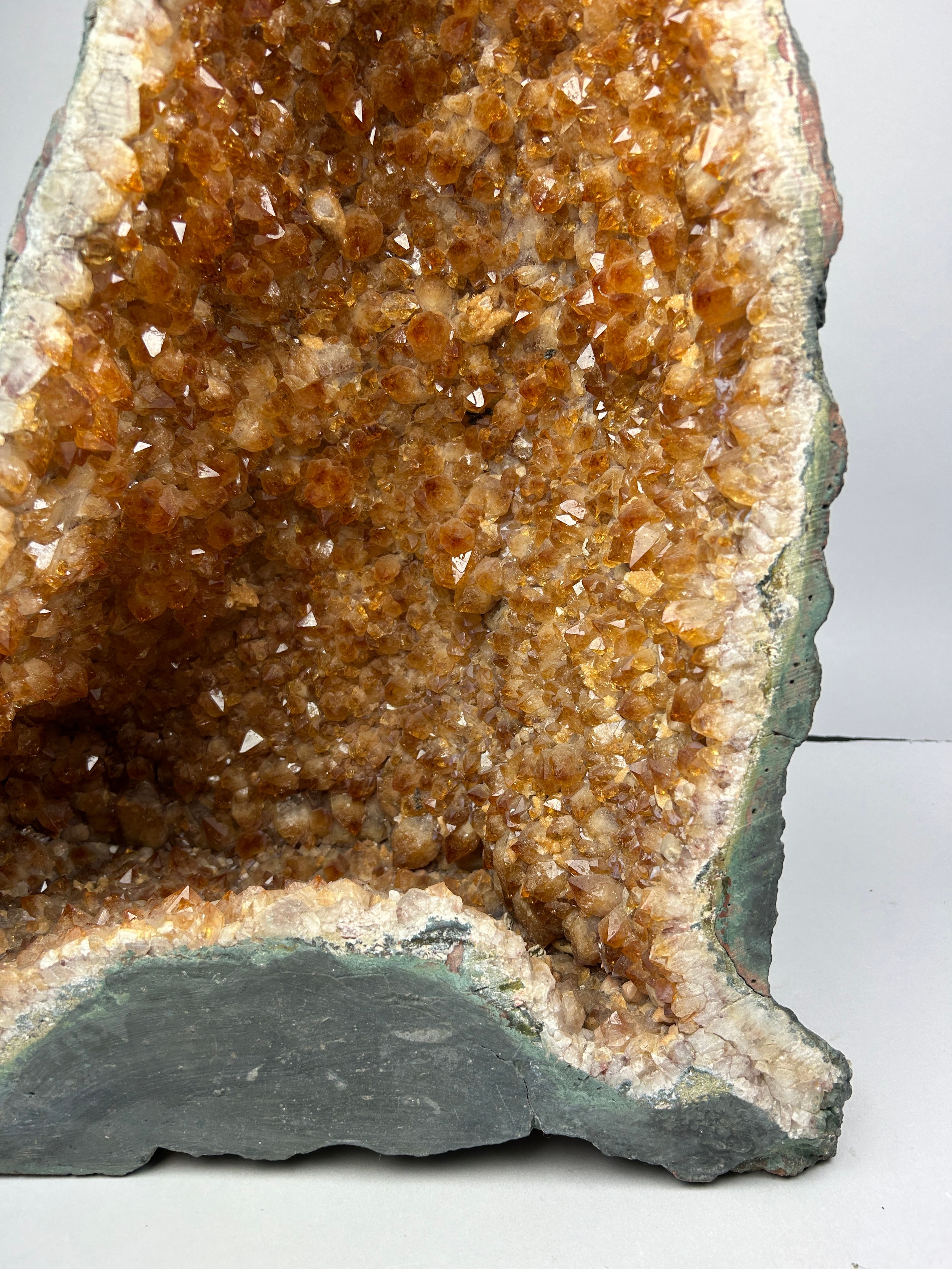 A LARGE CITRINE AMETHYST GEODE 'CATHEDRAL' 59cm x 57cm - Image 3 of 4
