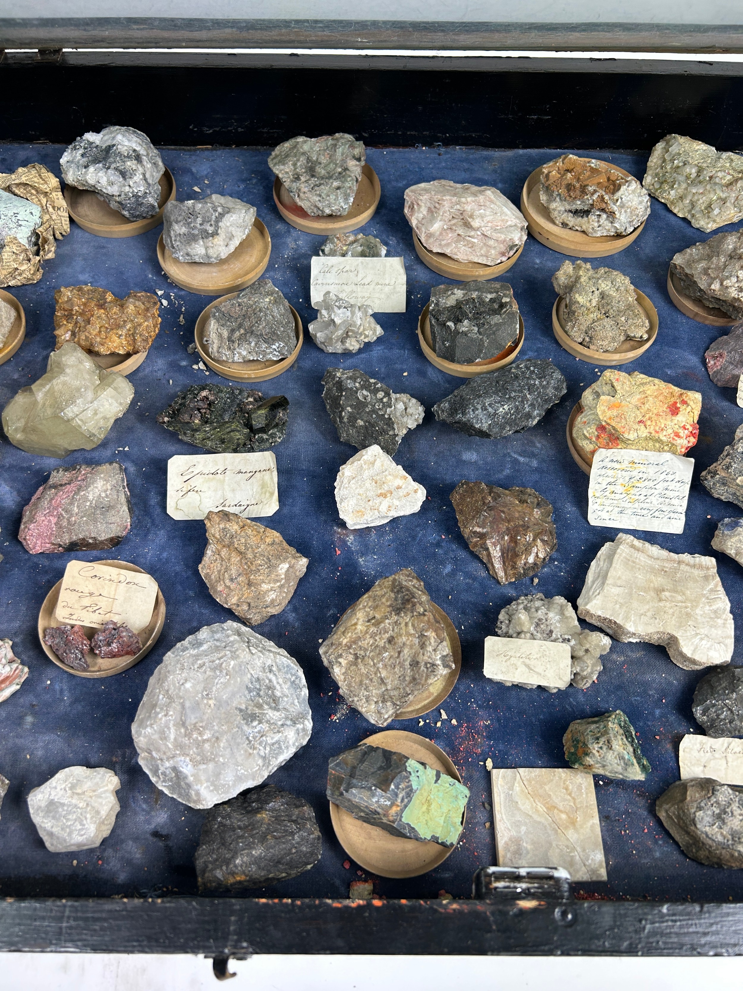 A RARE CABINET COLLECTION OF MINERALS CIRCA 1810-1860, including labels for some very important - Image 17 of 30