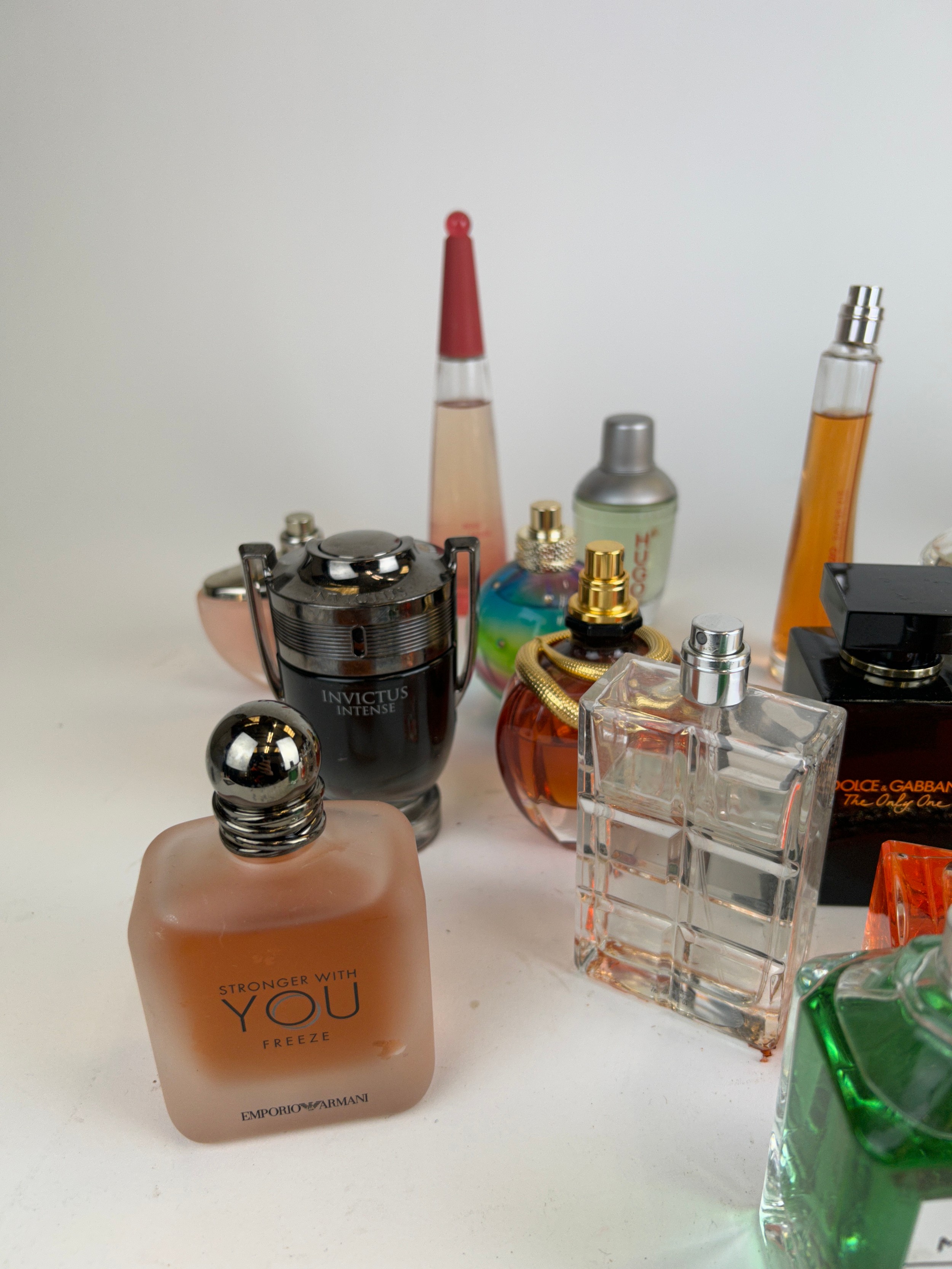 A COLLECTION OF PARTIALLY USED DESIGNER PERFUME BOTTLES, to include Christian Dior and Jimmy Choo ( - Image 4 of 5