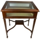 AN EDWARDIAN MAHOGANY BIJOUTERIE TABLE, with line inlay and hinged glass top and sides on square