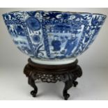 A CHINESE BLUE AND WHITE KRAAK PORCELAIN BOWL LATE MING DYNASTY CHONGZHEN PERIOD (1627-1644), The