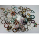 A LARGE COLLECTION OF COSTUME BANGLES (Qty)