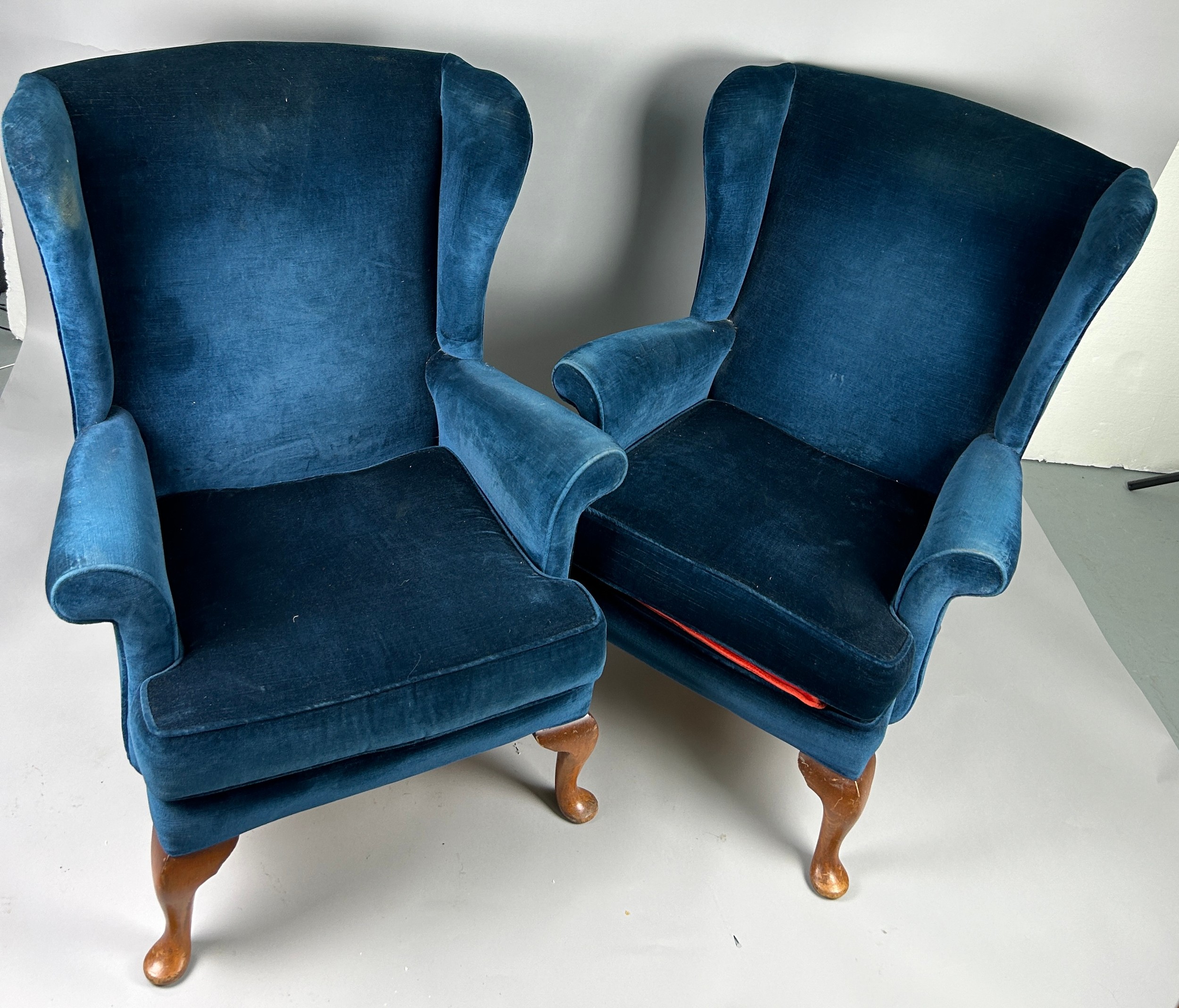 A PAIR OF QUEEN ANNE DESIGN WINGBACK ARMCHAIRS, Upholstered in blue velvet fabric. 96cm x 76cm x