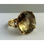A 15CT GOLD RING SET WITH A LARGE CITRINE, Weight: 9.3gms