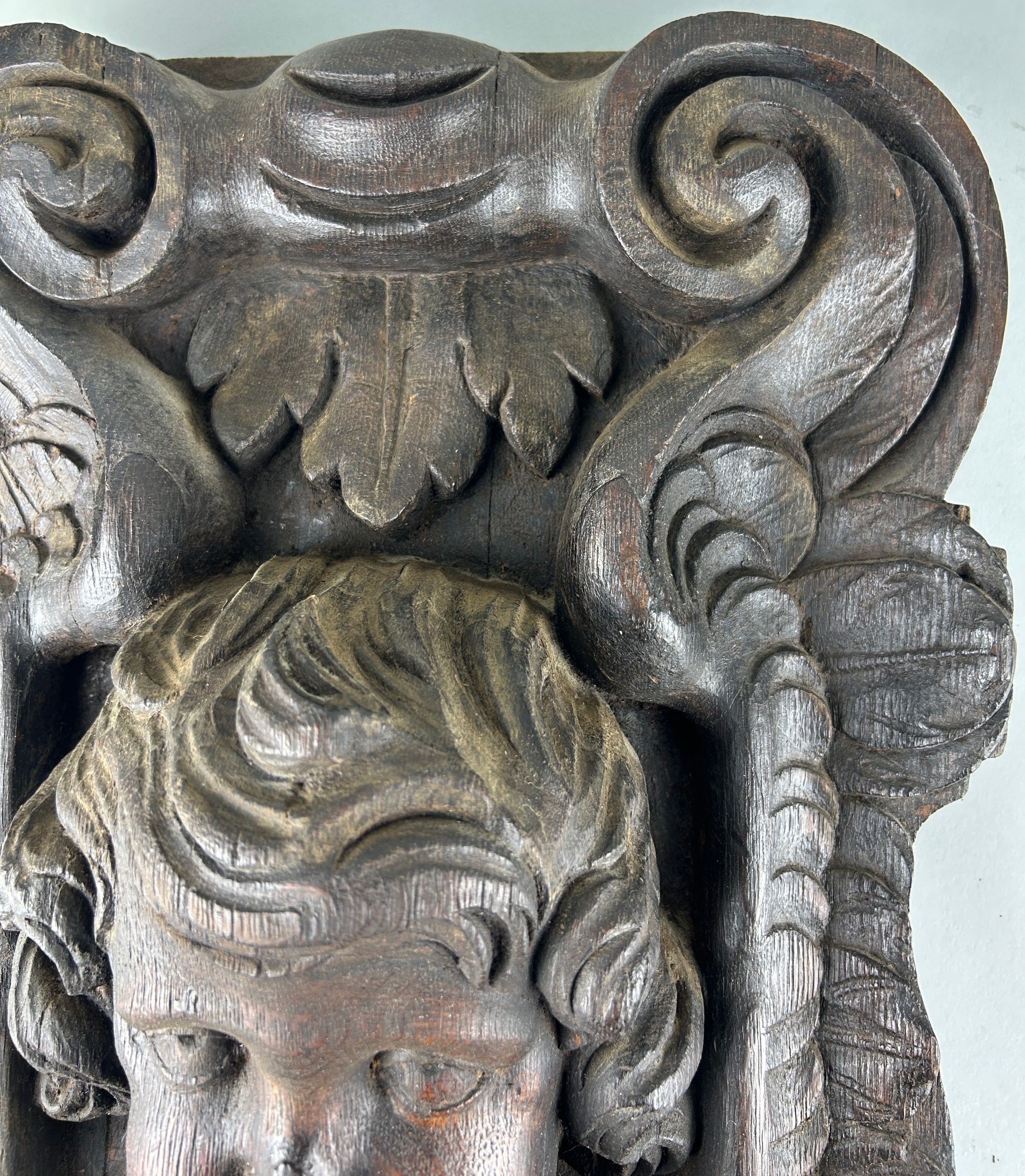 A CAROLEAN STYLE 17TH CENTURY WALL BRACKET POSSIBLY ITALIAN WITH HEAVILY CARVED CHERUBS HEAD, - Image 4 of 9