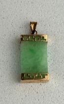 A SMALL 14CT GOLD MOUNTED NEPHRITE PENDANT, Weight: 2.4gms Marked 14KT 585 15mm drop