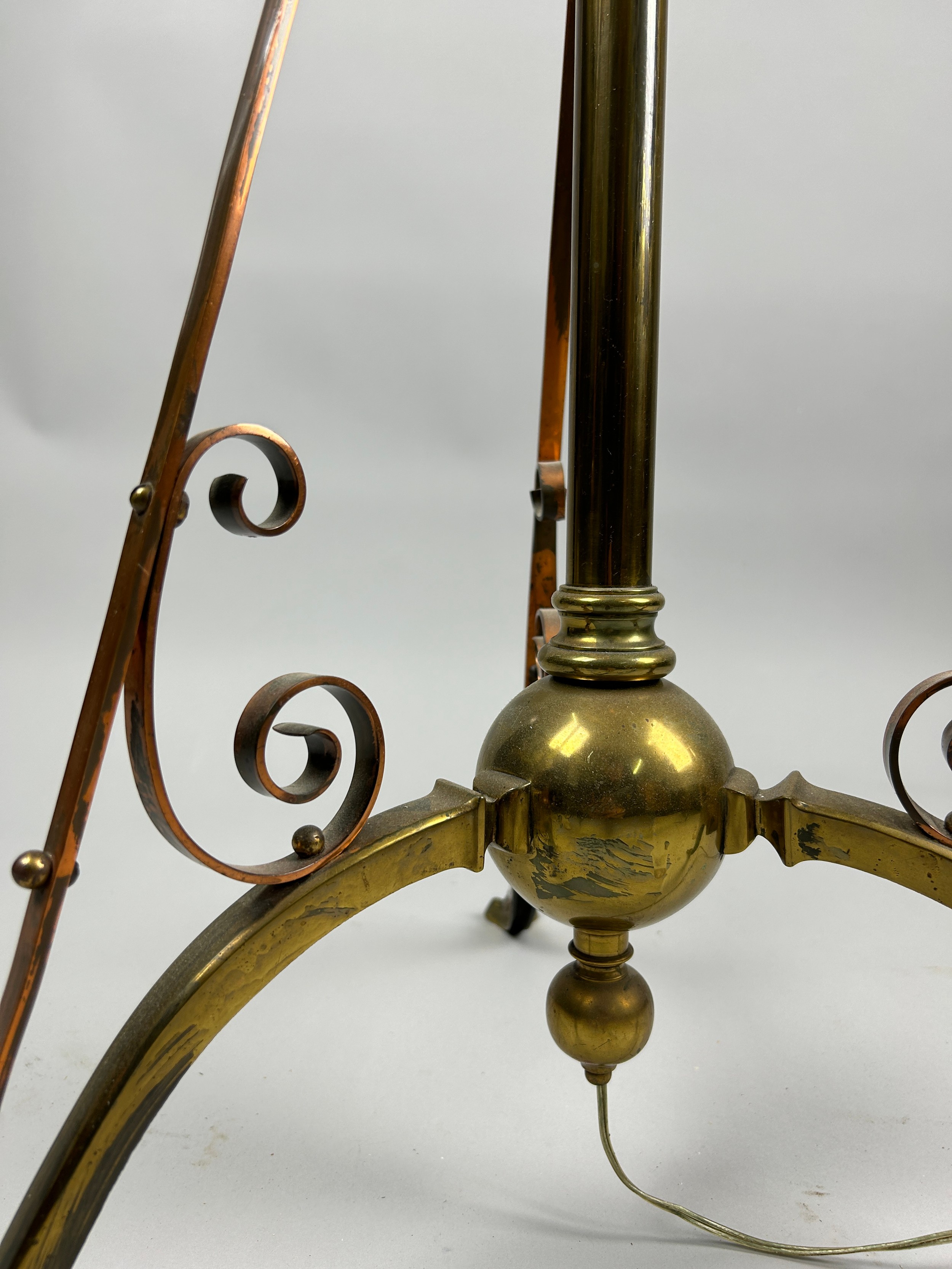 A TELESCOPIC ART NOUVEAU BRASS TRIPOD STANDARD LAMP WITH SCROLLS AND ROUNDELS, 135cm H - Image 3 of 4