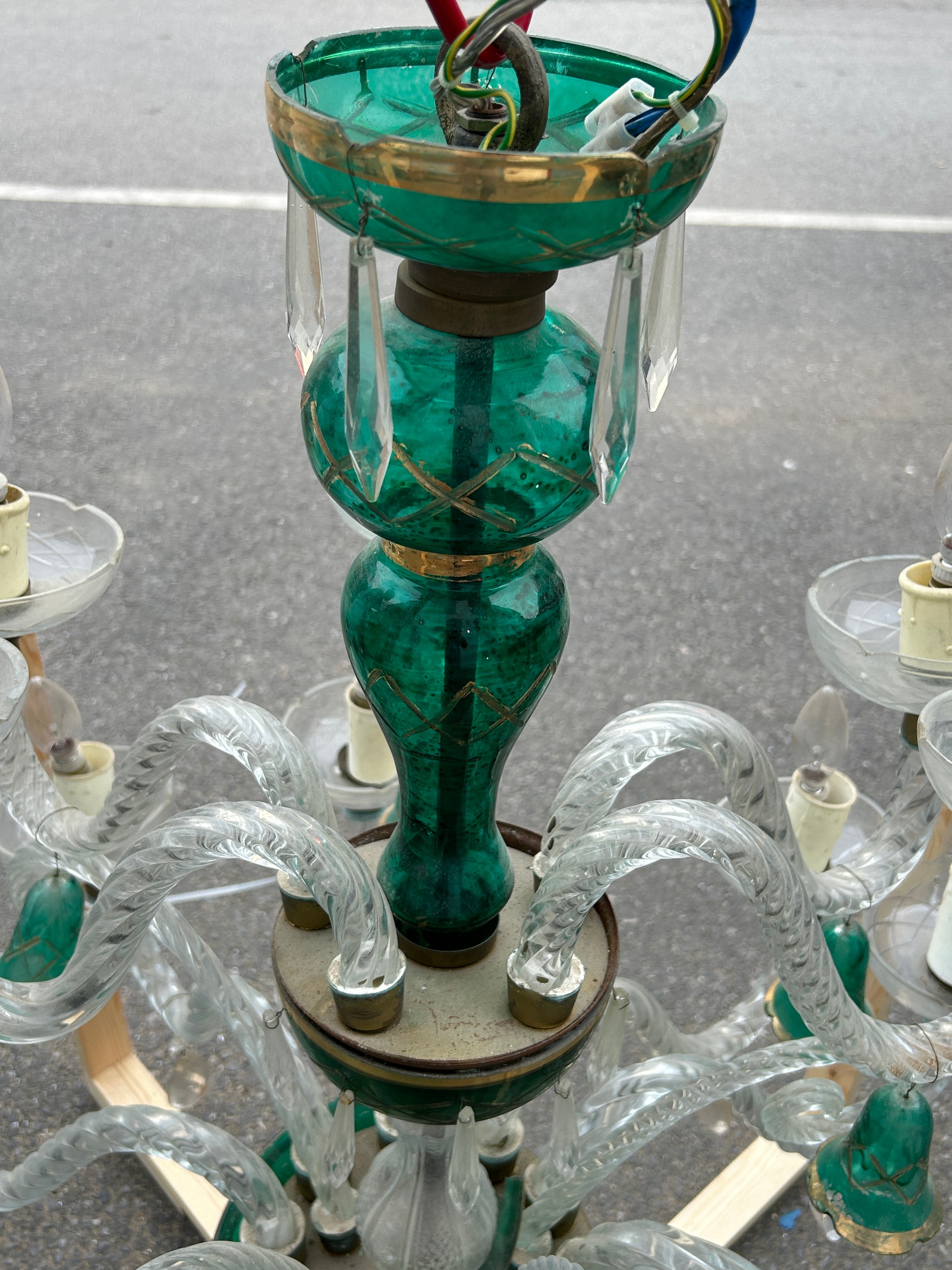 A BOHEMIAN GREEN CRYSTAL AND MURANO GLASS TWELVE ARM CHANDELIER, With damages. 85cm drop - Image 4 of 7