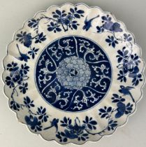 AN 18TH CENTURY CHINESE PORCELAIN DISH, Qing dynasty (1644-1912), blue and white decorated with