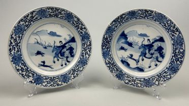 A NEAR PAIR OF CHINESE PORCELAIN KANGXI DISHES, Qing dynasty (1644-1912), Kangxi reign (1662-1772)