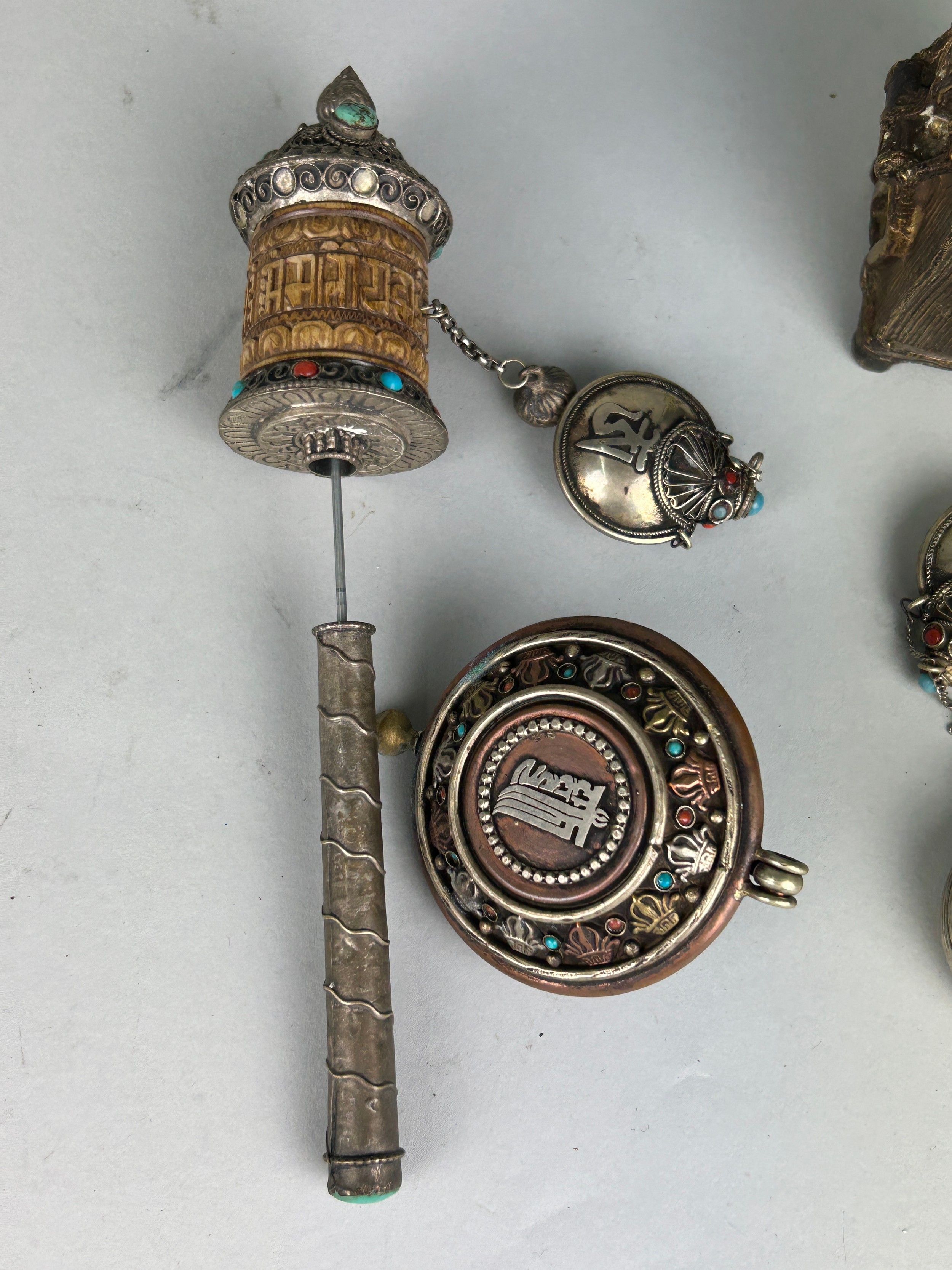 A COLLECTION OF ISLAMIC WHITE METAL AND COLOURED STONE CHARMS, along with a Benin bronze pot (Qty) - Image 4 of 4