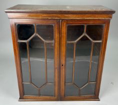 AN EDWARDIAN TABLE TOP CABINET WITH PARQUETRY INLAY BORDER, two hinged doors opening to reveal one