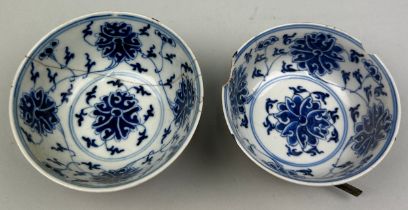 A PAIR OF 19TH CENTURY CHINESE BISCUIT BOWLS, Qing dynasty (1644-1912), blue and white decorated