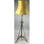 A TELESCOPIC ART NOUVEAU BRASS TRIPOD STANDARD LAMP WITH SCROLLS AND ROUNDELS, 135cm H