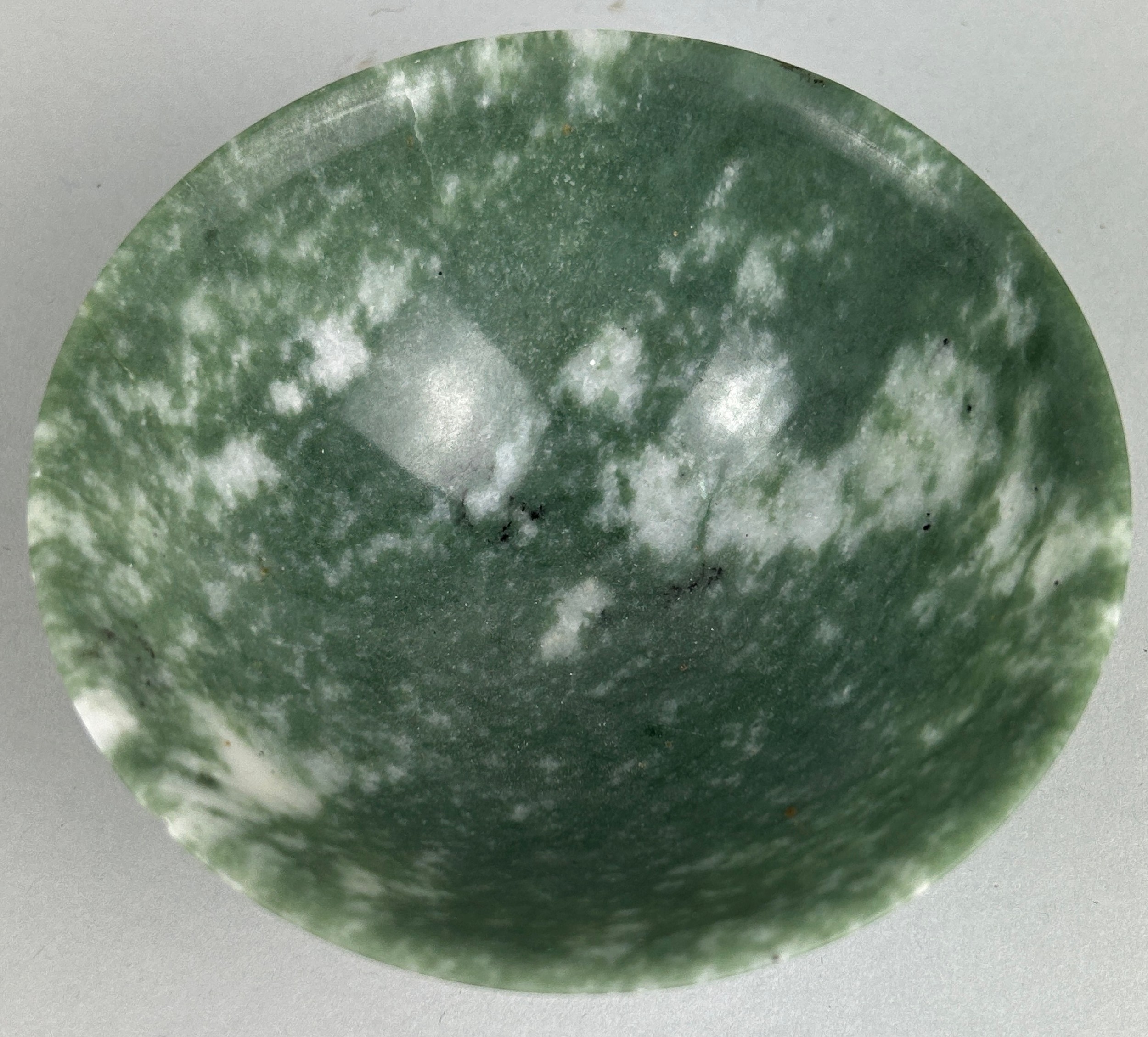 AN OTTOMAN JADE DISH WITH FLARED RIM AND CIRCULAR FOOT, Engraved with Islamic text to one side, - Image 3 of 4