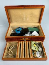 A BROWN LEATHER JEWELLERY BOX CONTAINING VARIOUS JEWELLERY, Mostly costume jewellery, silver