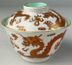 A CHINESE FAMILLE ROSE ENAMELLED TEA CUP AND LID DECORATED WITH A FIVE CLAW DRAGON CHASING THE