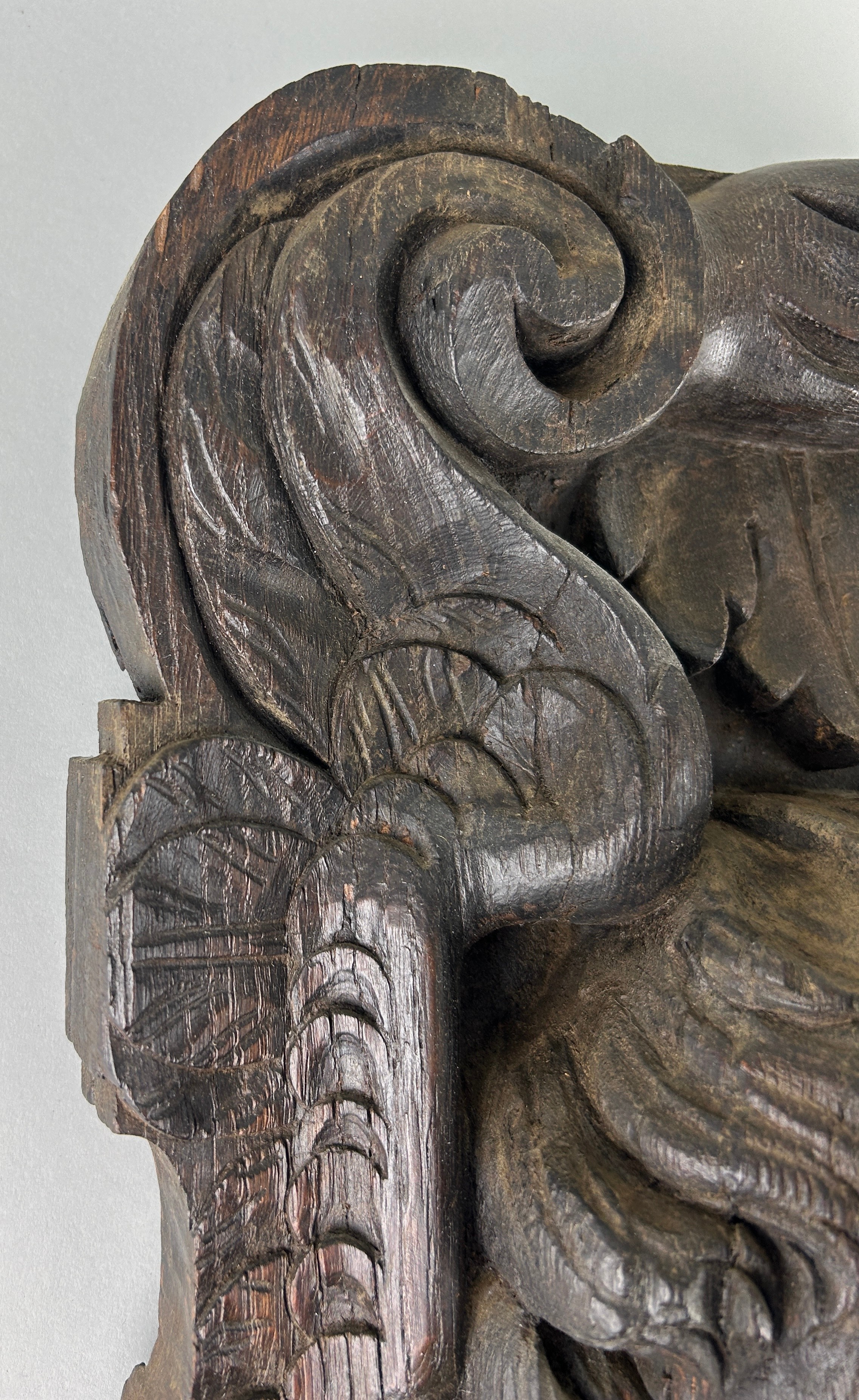 A CAROLEAN STYLE 17TH CENTURY WALL BRACKET POSSIBLY ITALIAN WITH HEAVILY CARVED CHERUBS HEAD, - Image 5 of 9